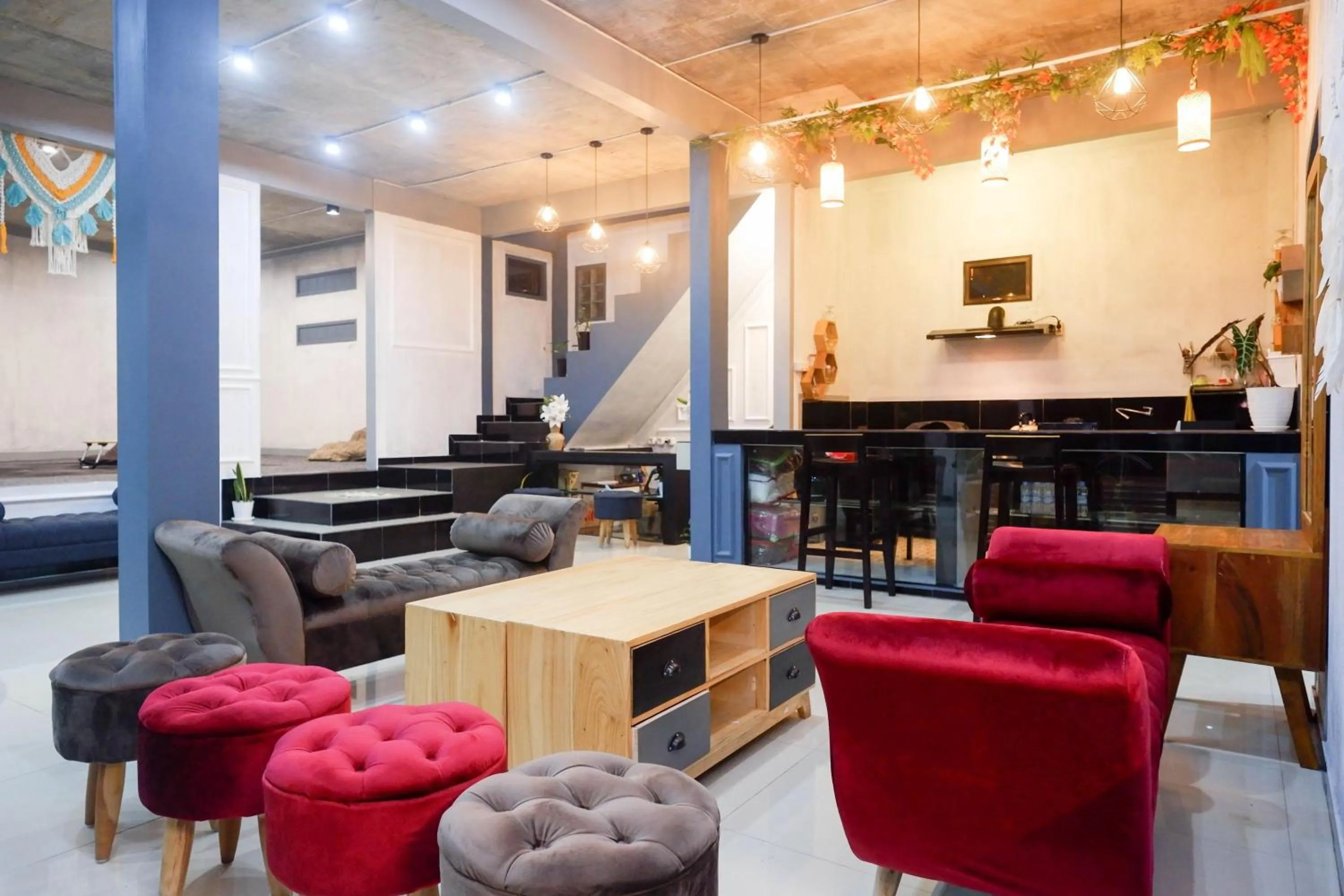 Seating area in Urbanview Hotel Umbrella Dieng by RedDoorz