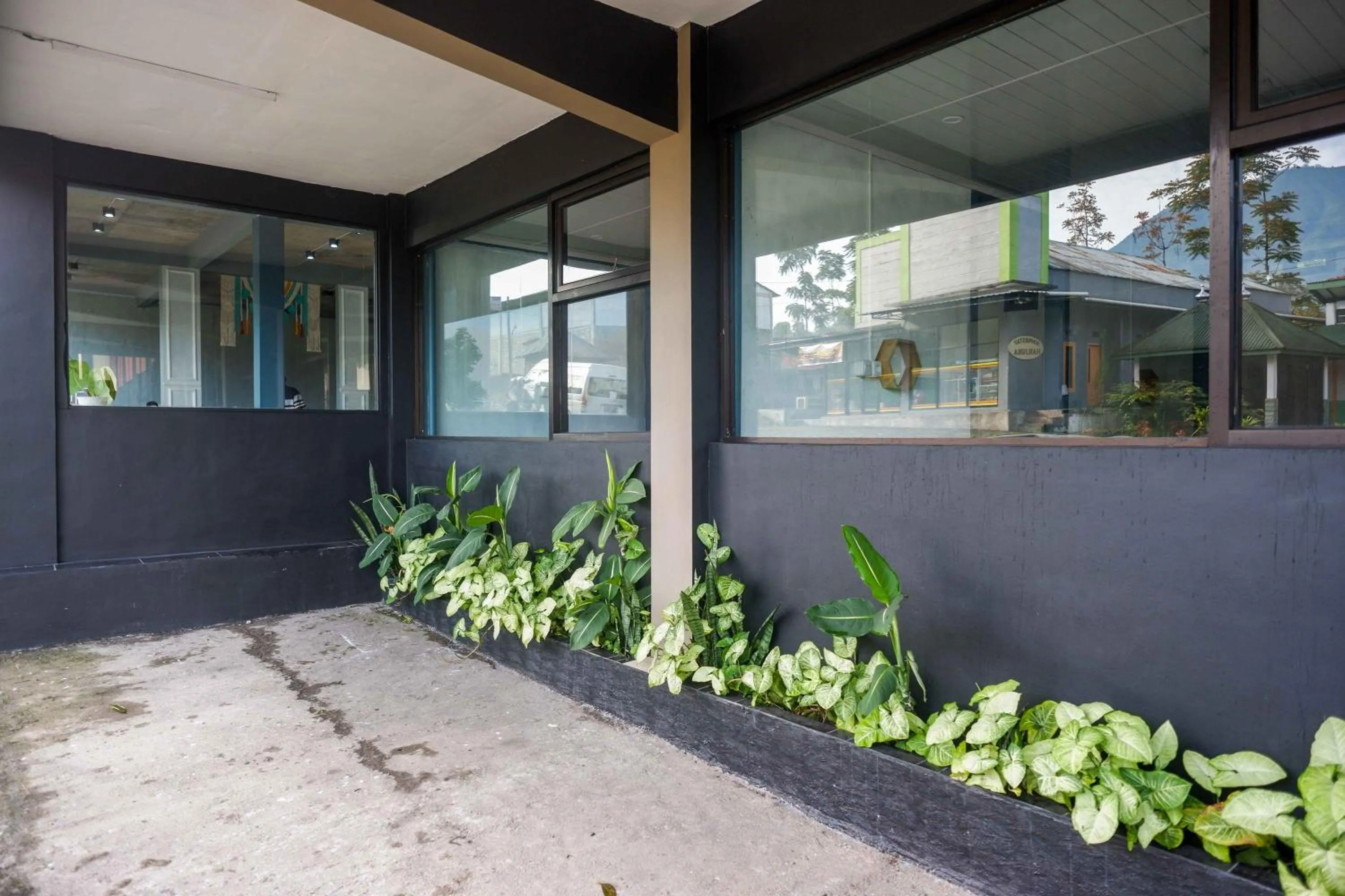 Facade/entrance in Urbanview Hotel Umbrella Dieng by RedDoorz