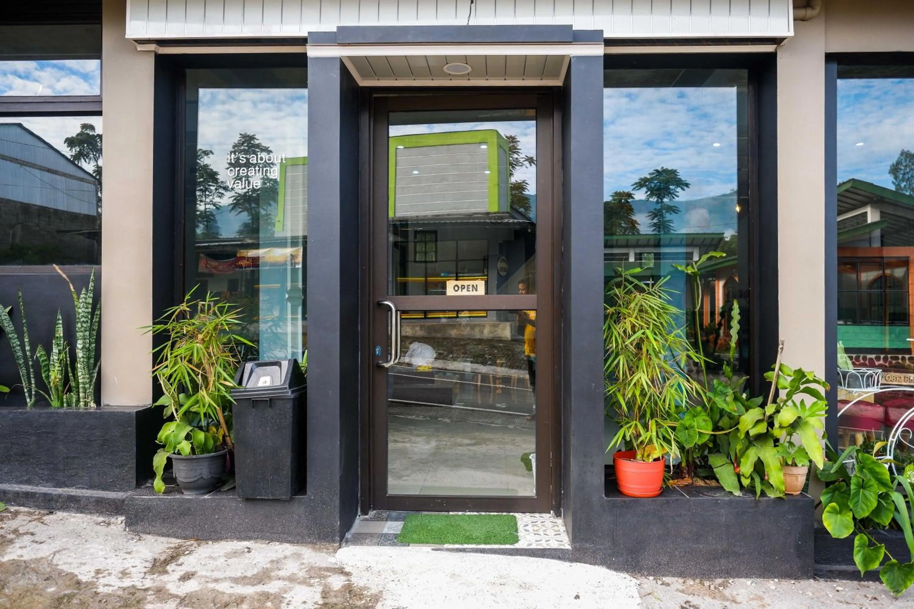 Facade/entrance in Urbanview Hotel Umbrella Dieng by RedDoorz