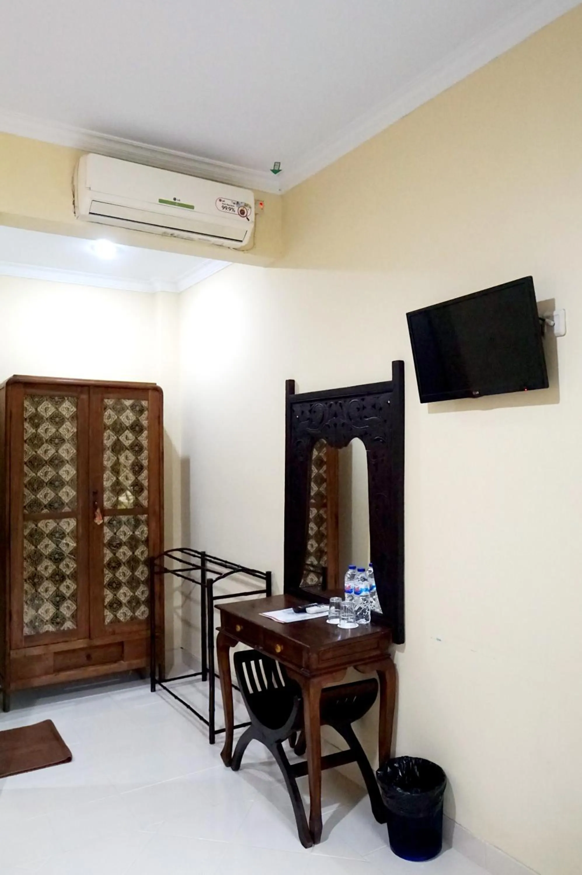 TV and multimedia in Diana Hotel Jogja