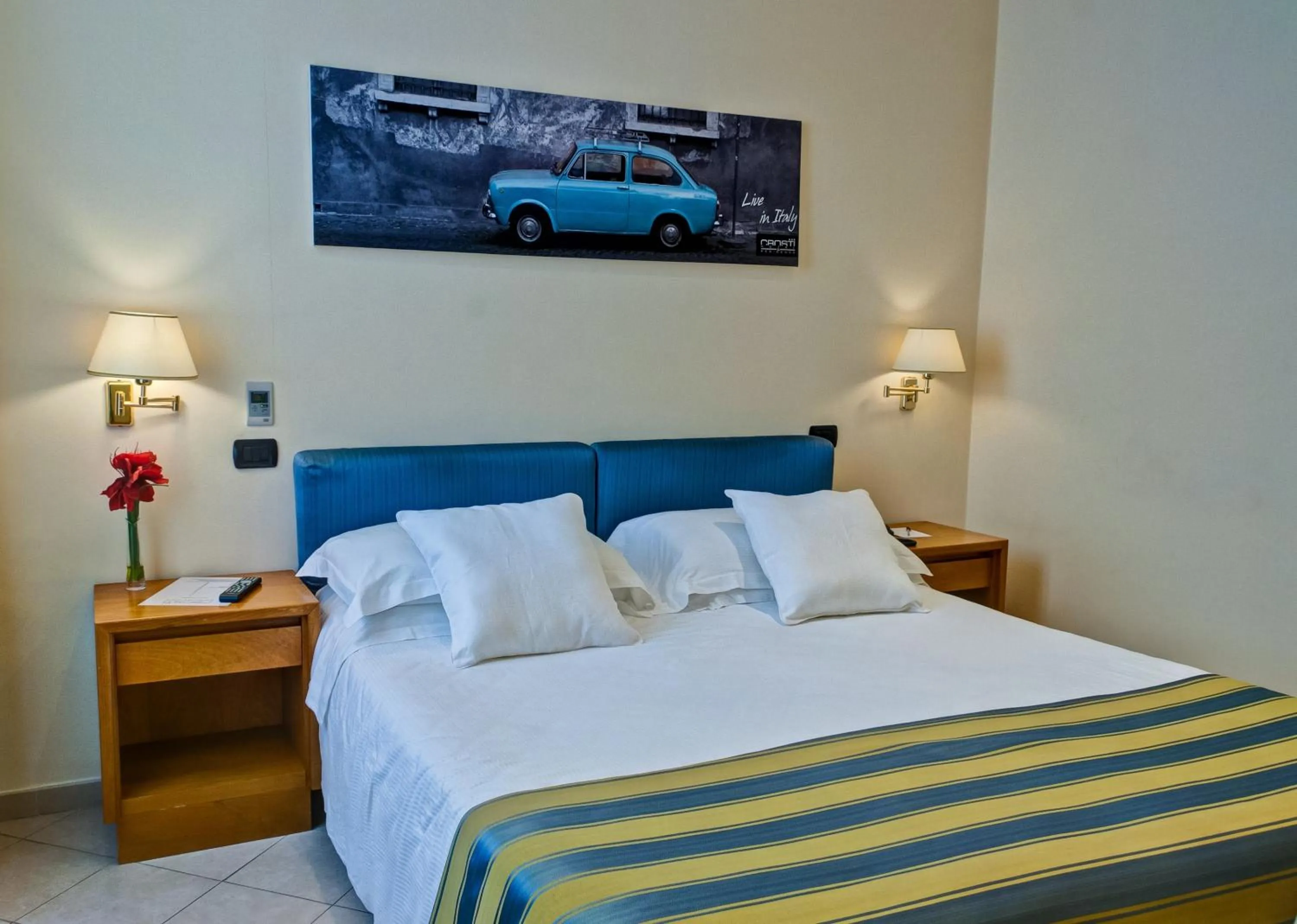 Bedroom, Bed in Crosti Hotel