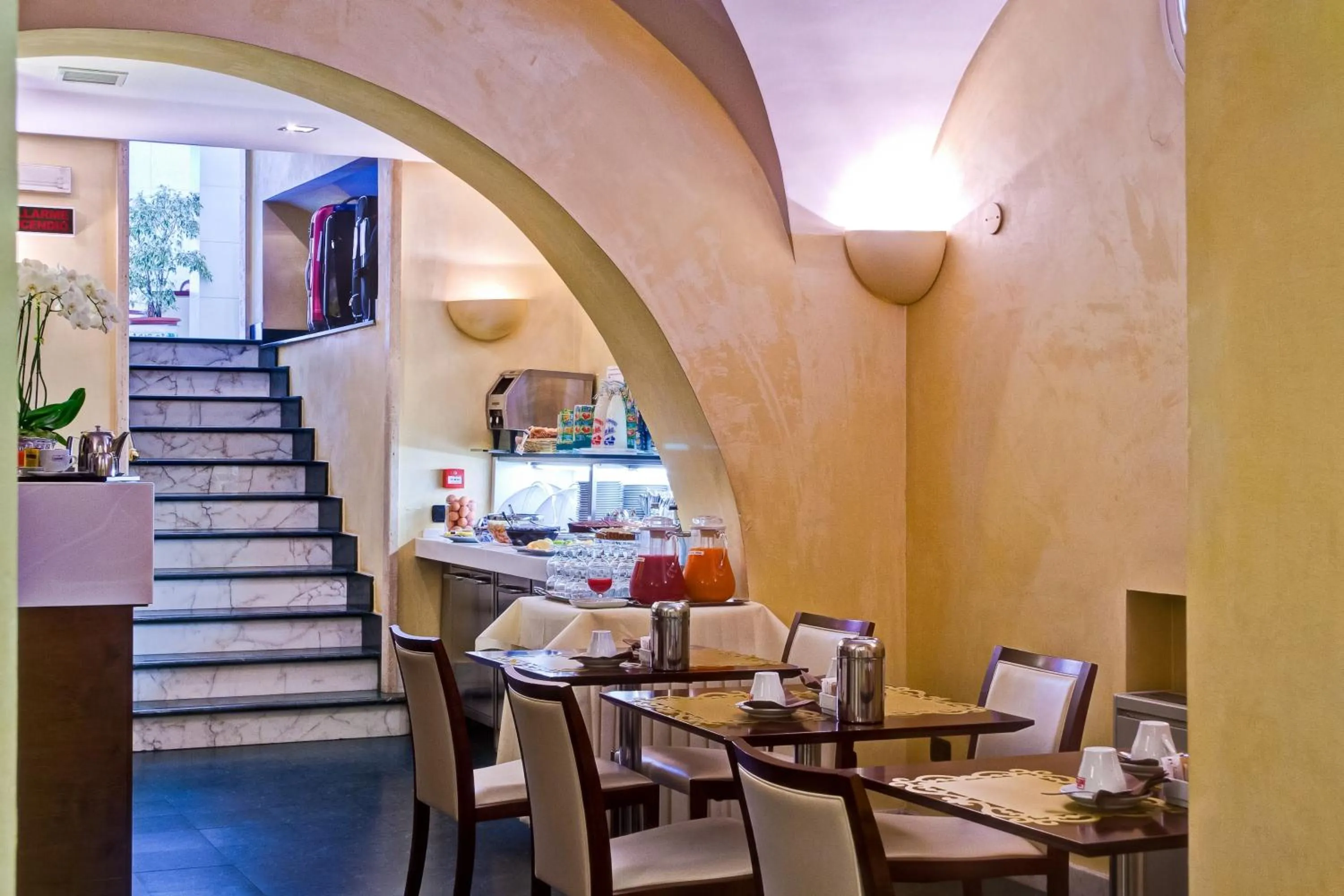Restaurant/places to eat in Crosti Hotel