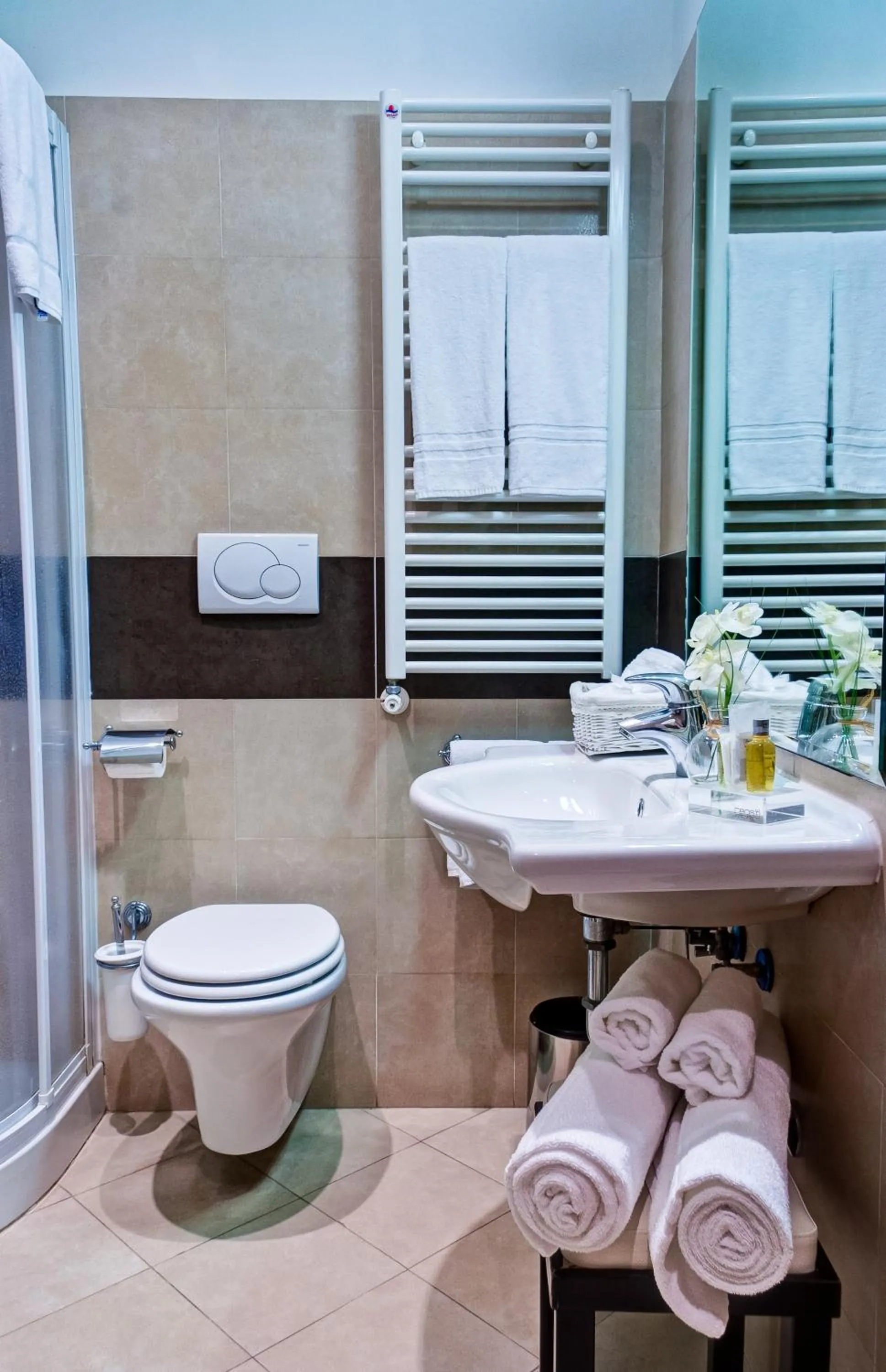 Bathroom in Crosti Hotel