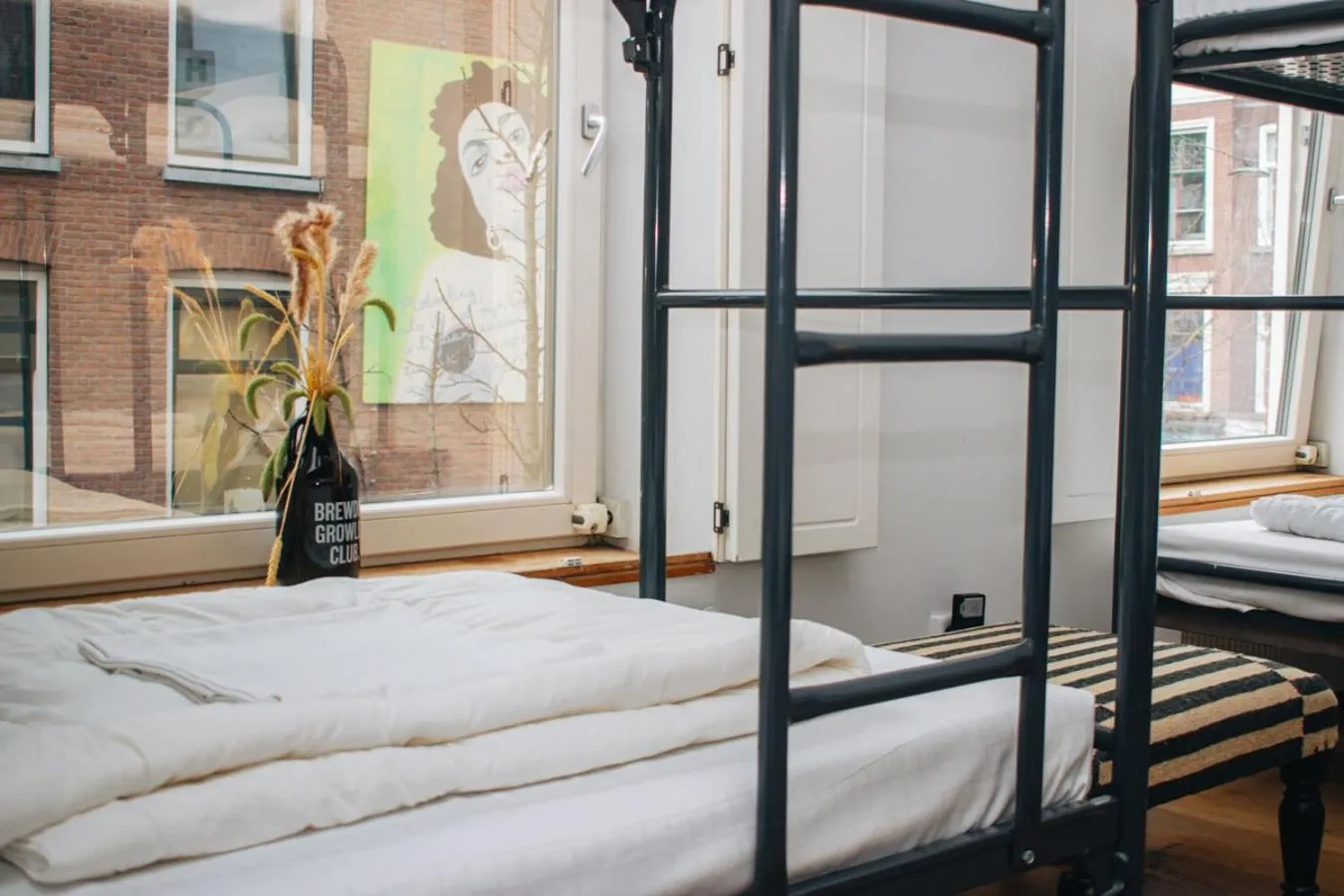 Bed in 8-Bed Female Dormitory Room in King Kong Hostel