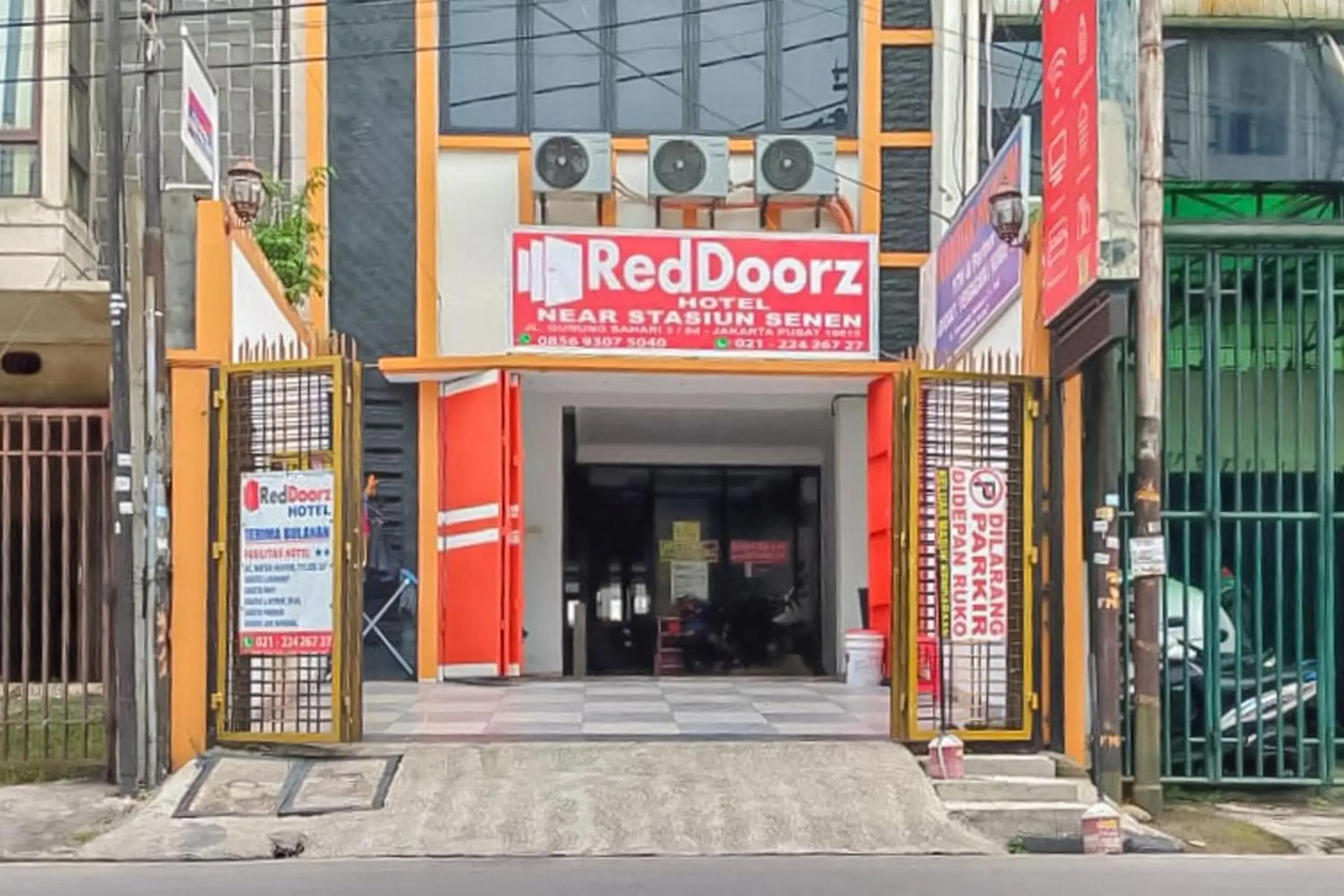 RedDoorz near Stasiun Senen RedDoorz near Stasiun Senen