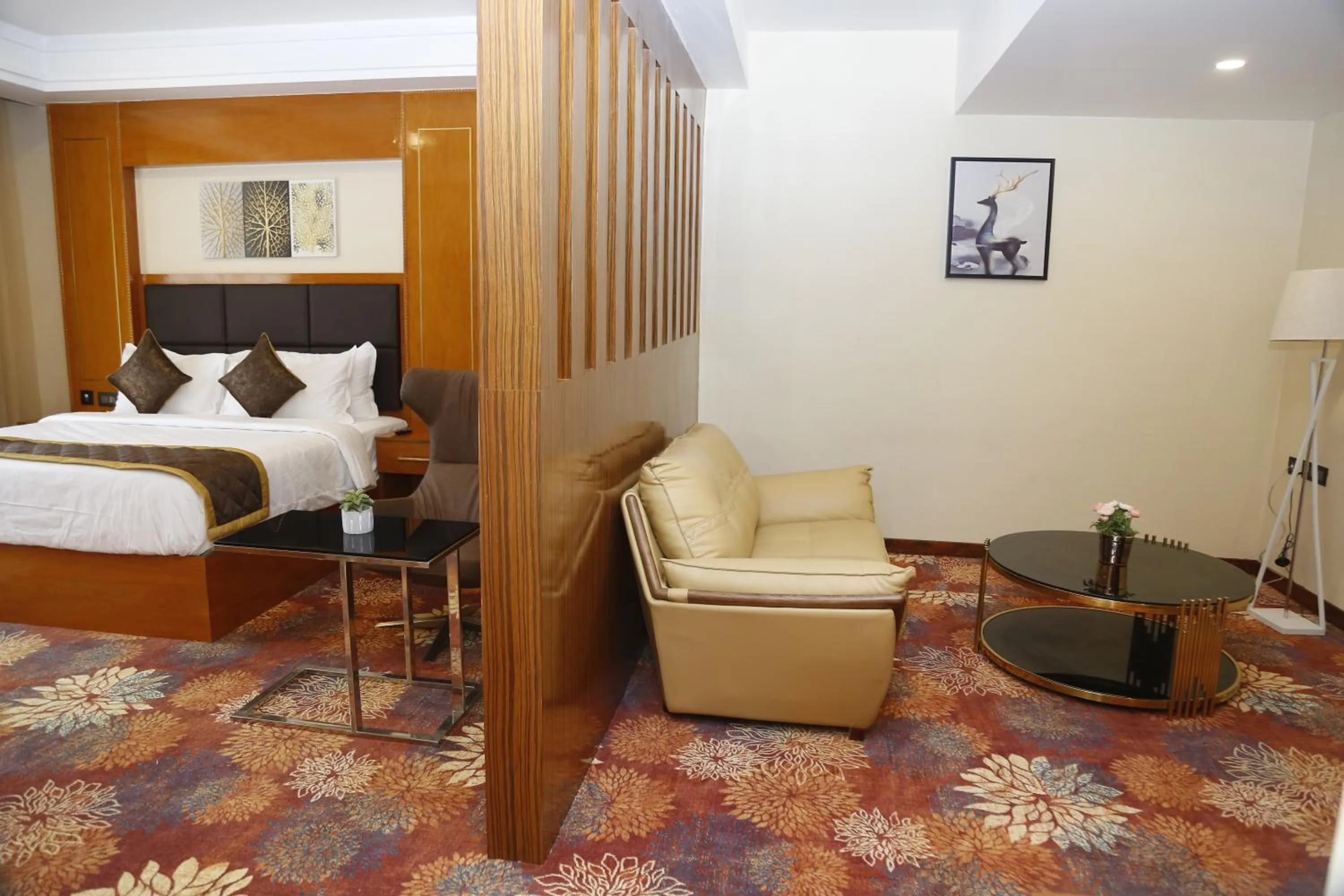 Living room, Bed in Leroy Grand - Yeshwanthpur