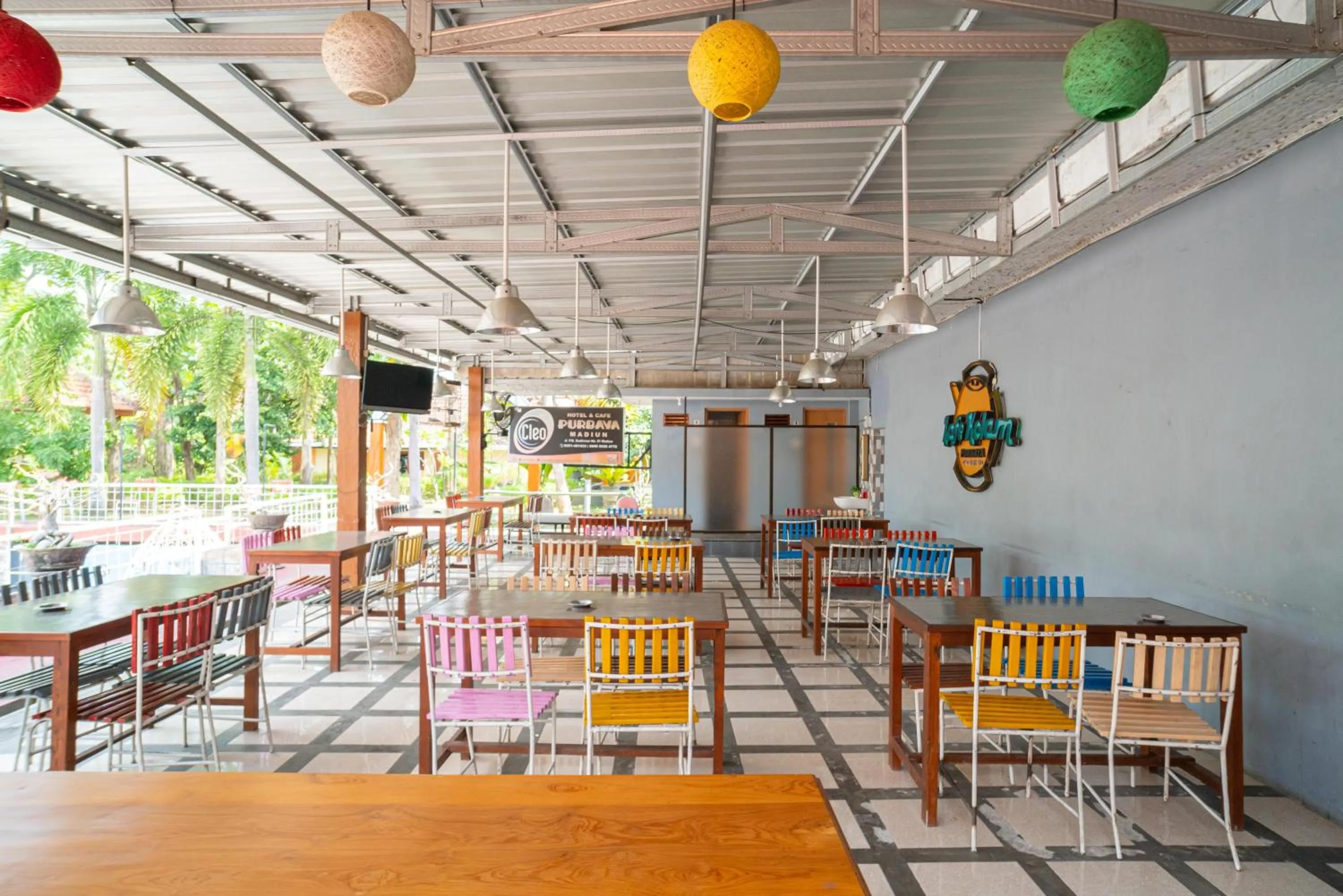 Restaurant/places to eat in RedDoorz @ Panglima Sudirman Madiun