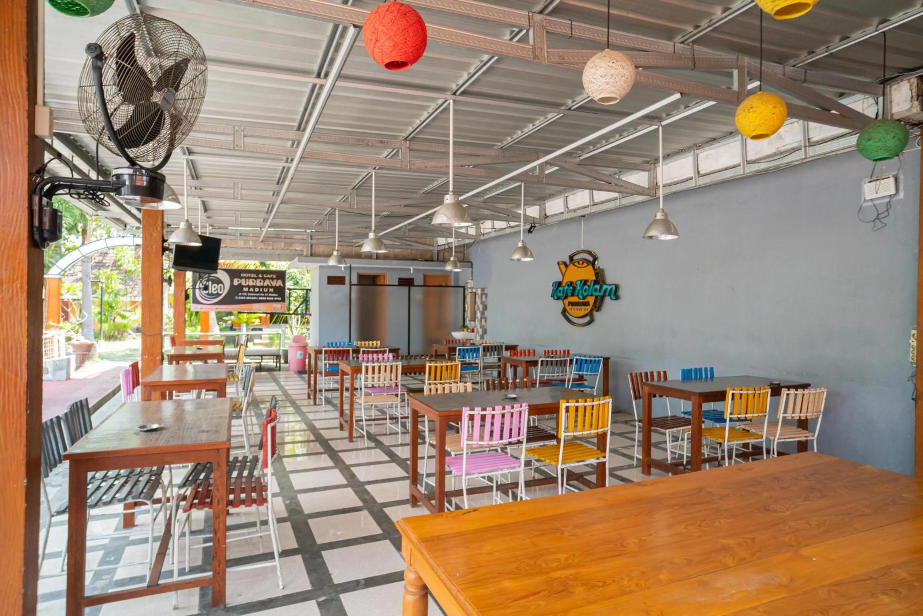 Restaurant/places to eat in RedDoorz @ Panglima Sudirman Madiun