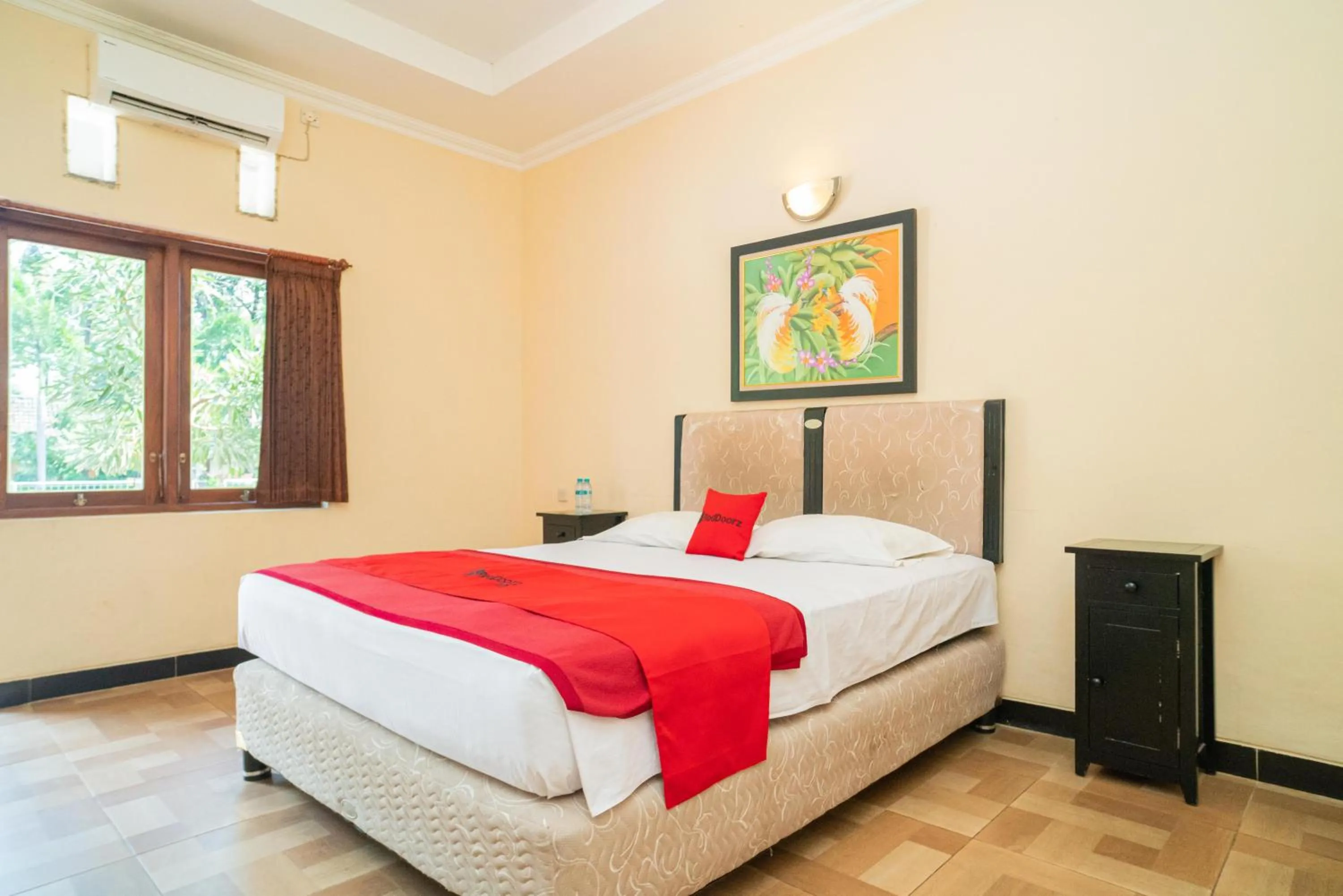 Bedroom, Bed in RedDoorz @ Panglima Sudirman Madiun