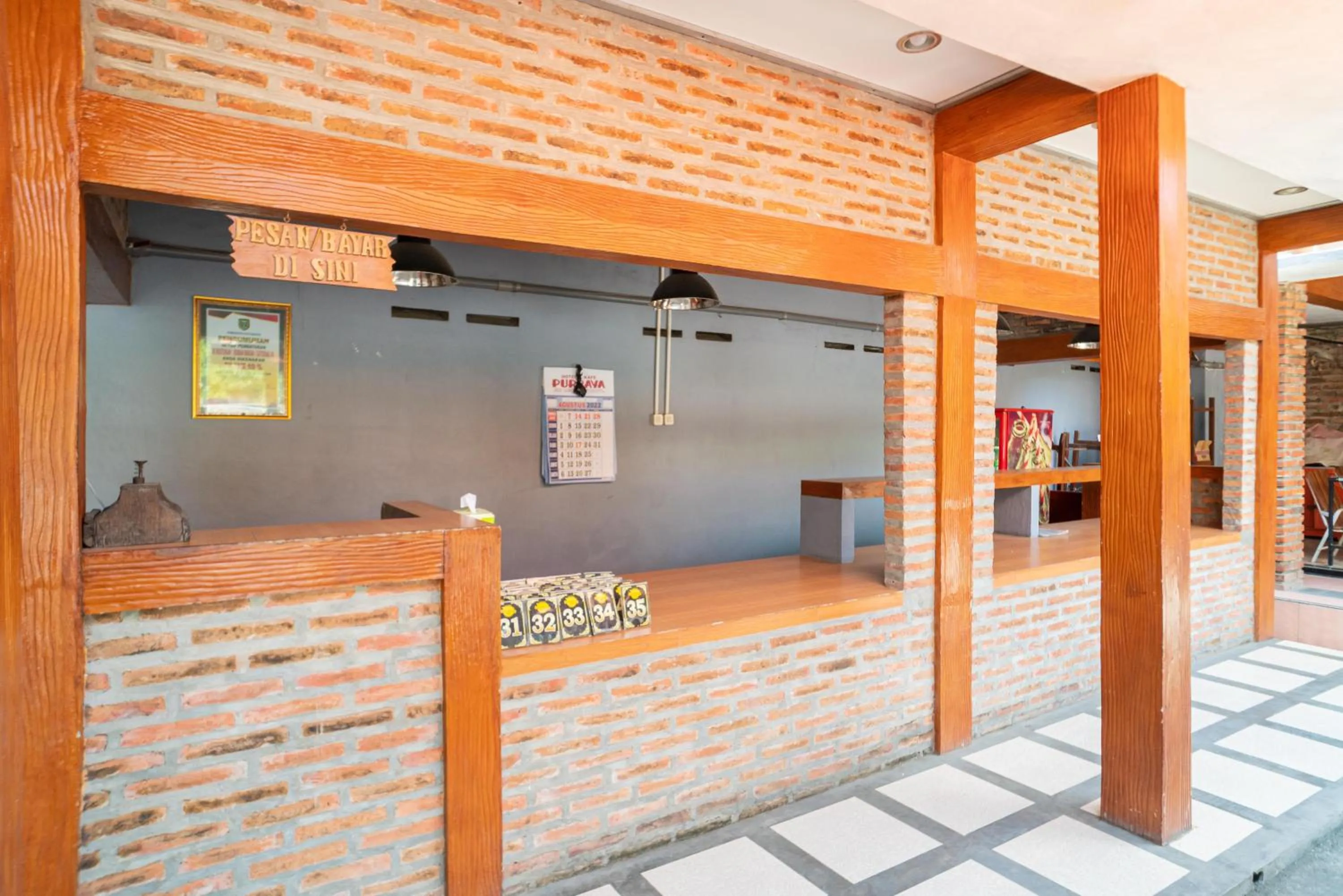 Restaurant/places to eat in RedDoorz @ Panglima Sudirman Madiun