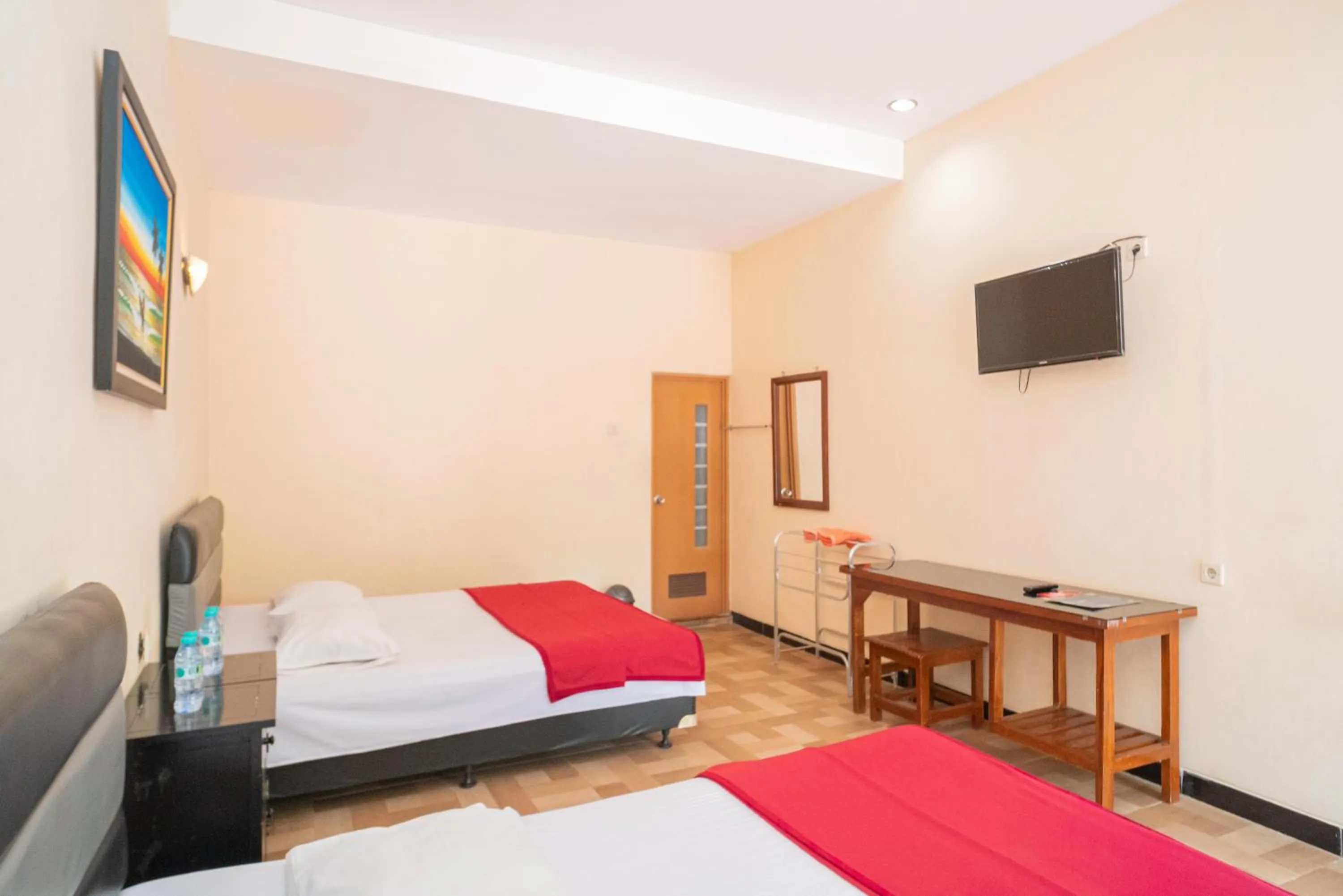 Bedroom, Bed in RedDoorz @ Panglima Sudirman Madiun