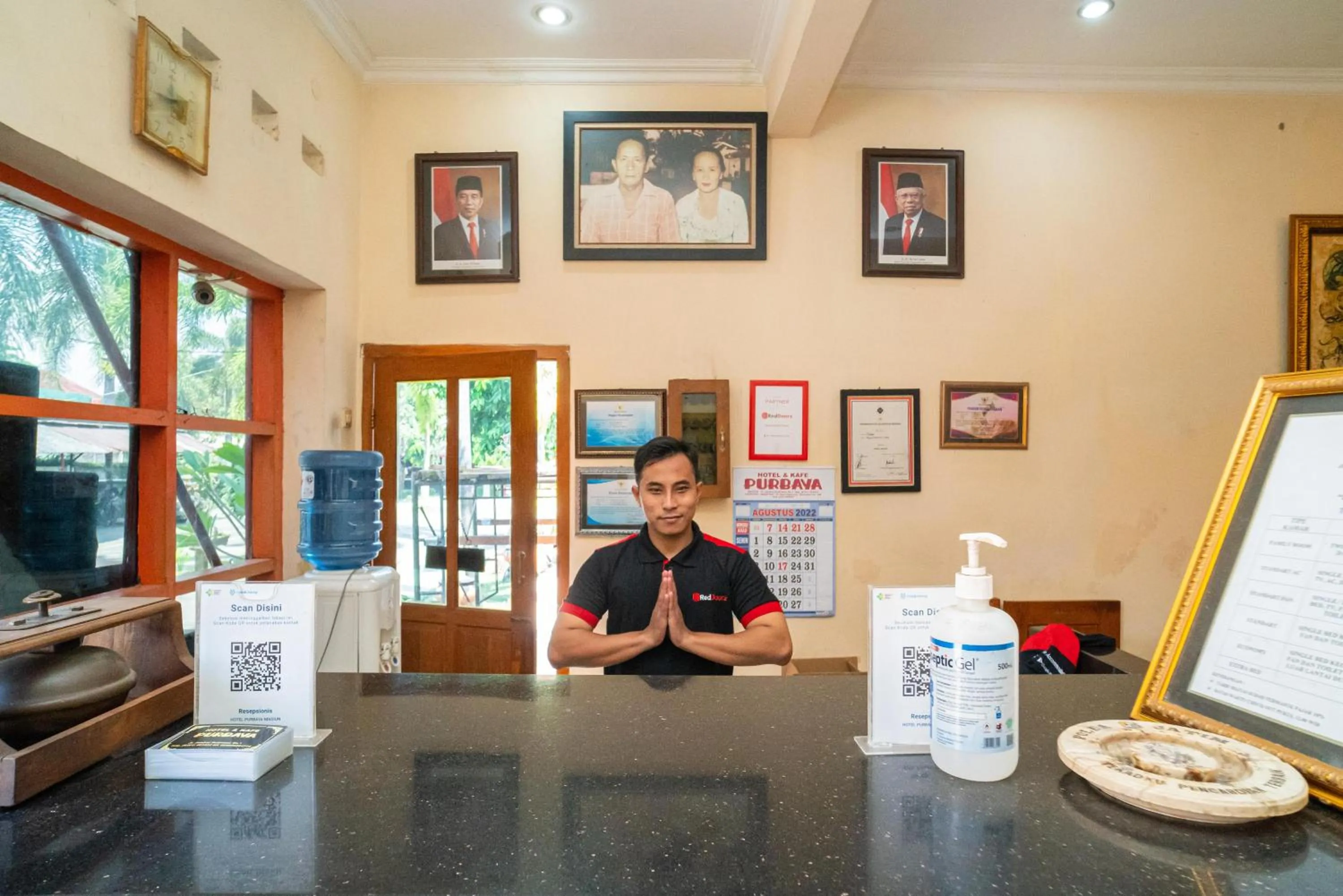 Staff in RedDoorz @ Panglima Sudirman Madiun