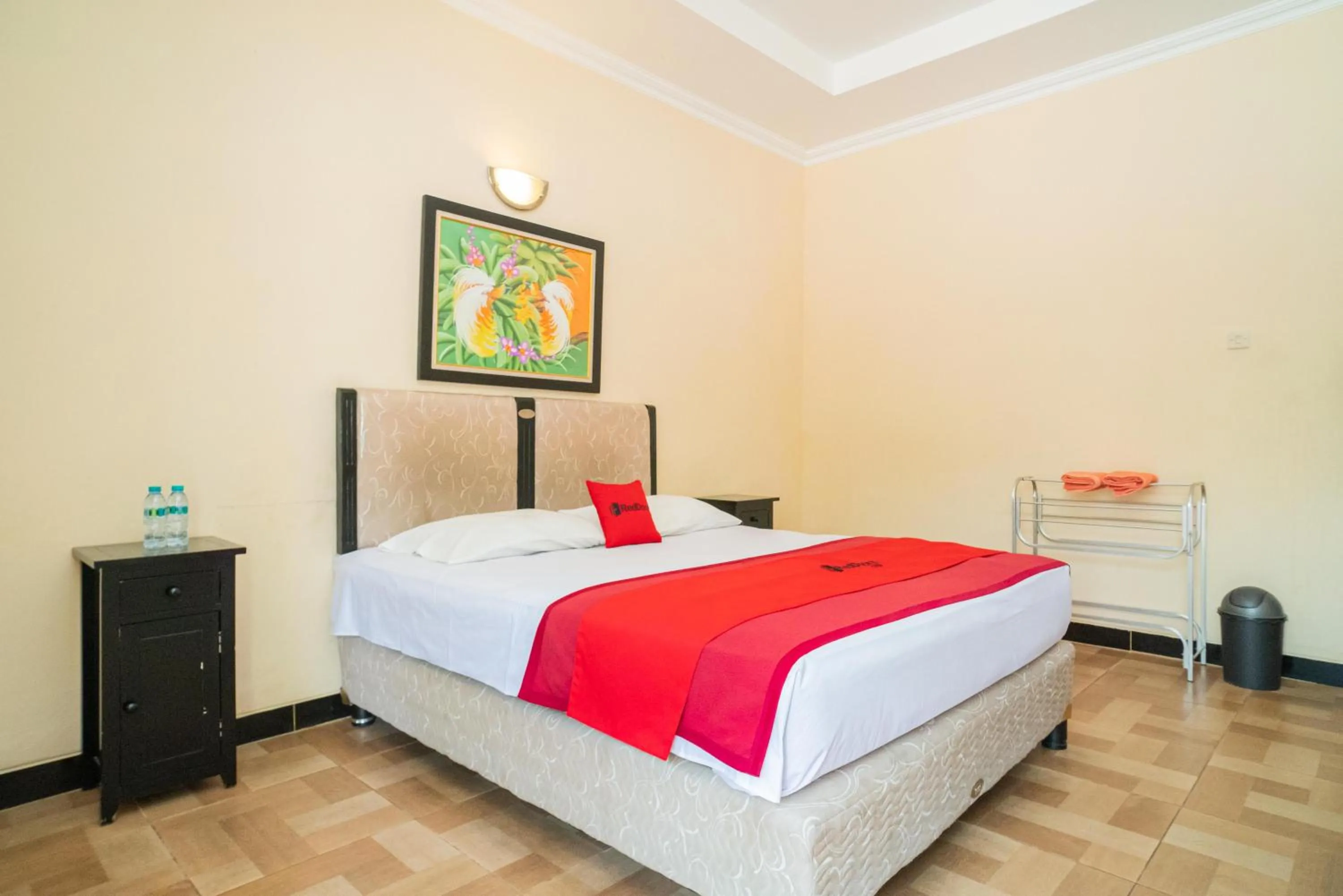 Bedroom, Bed in RedDoorz @ Panglima Sudirman Madiun