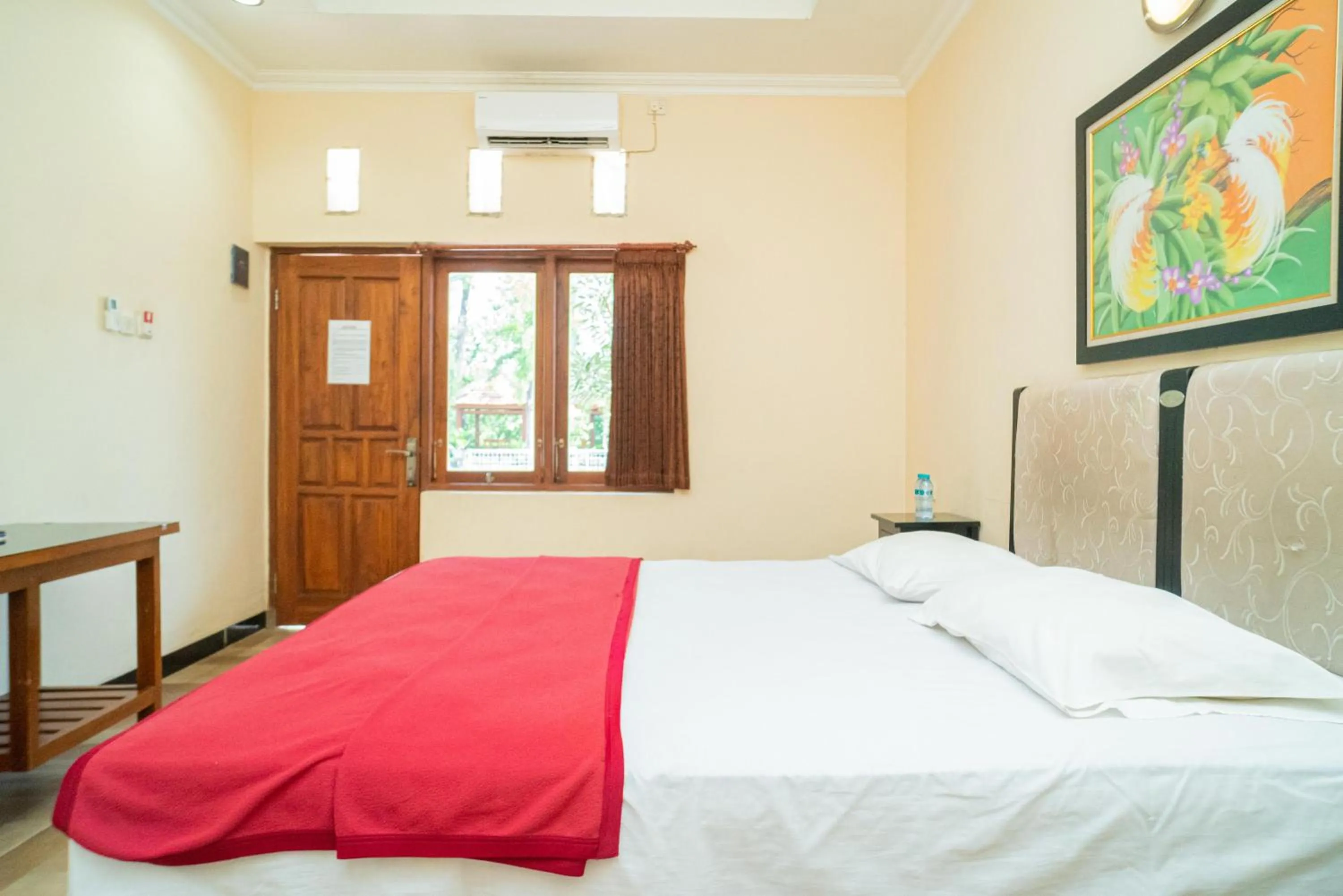 Bedroom, Bed in RedDoorz @ Panglima Sudirman Madiun