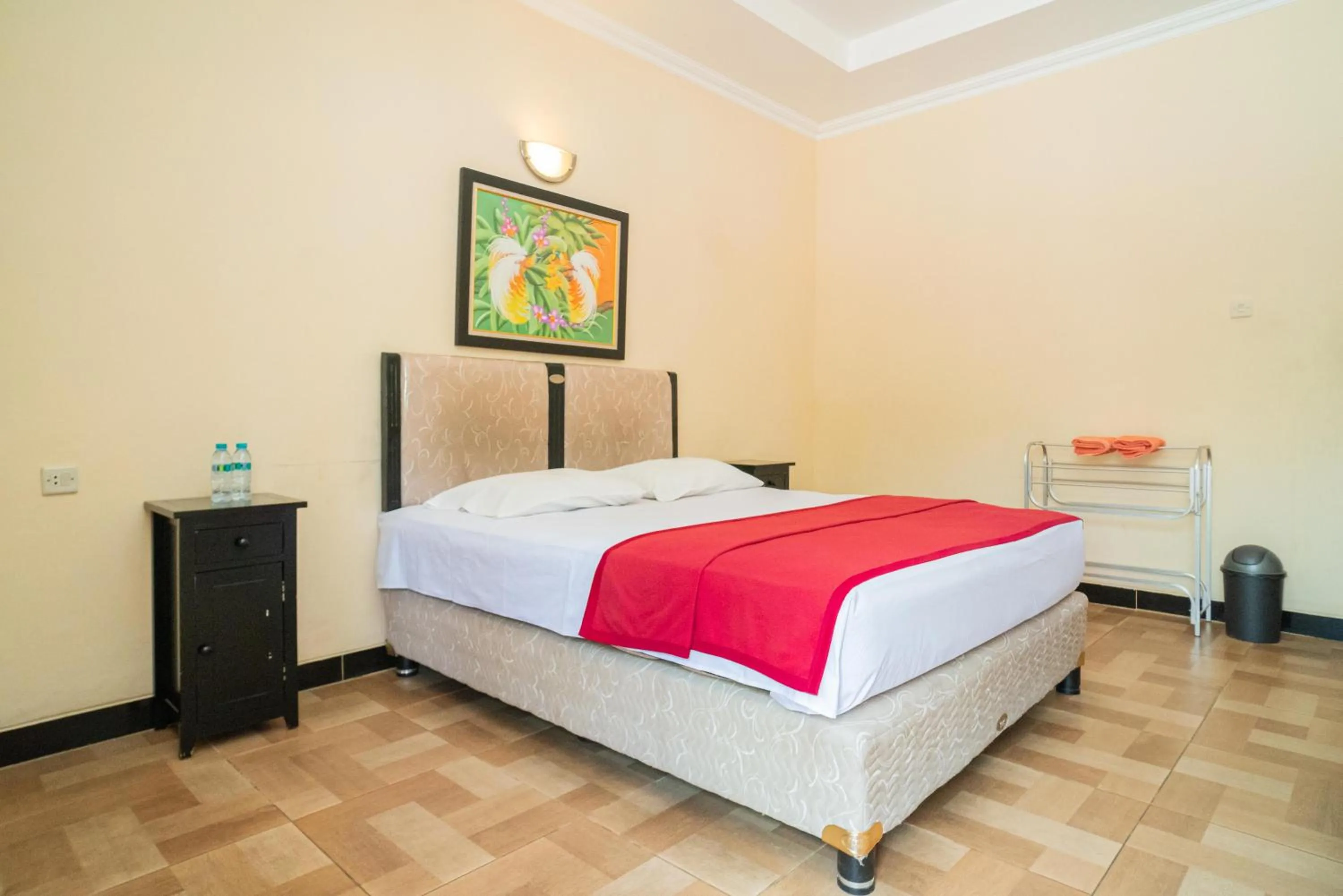 Bedroom, Bed in RedDoorz @ Panglima Sudirman Madiun