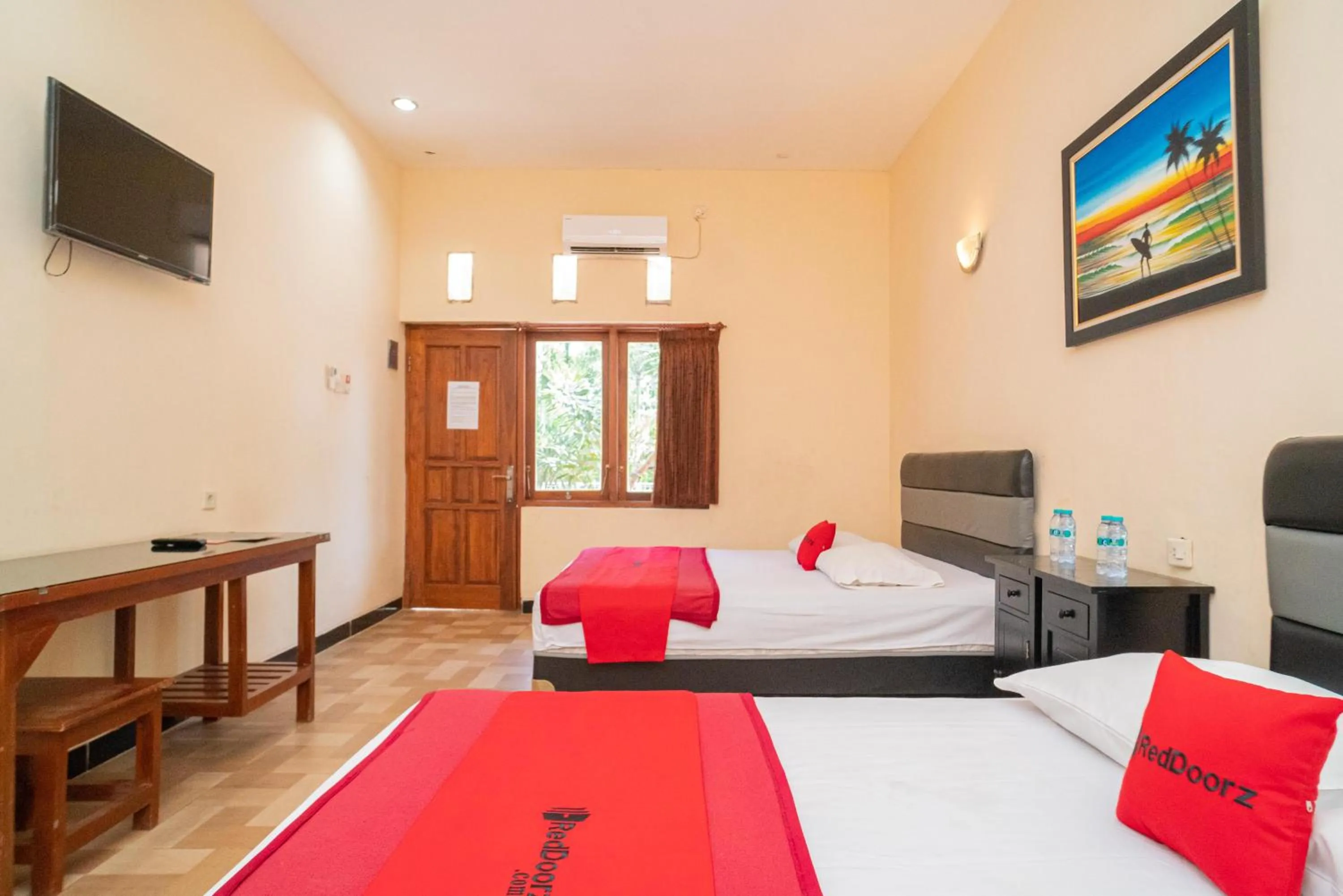 Bedroom, Bed in RedDoorz @ Panglima Sudirman Madiun