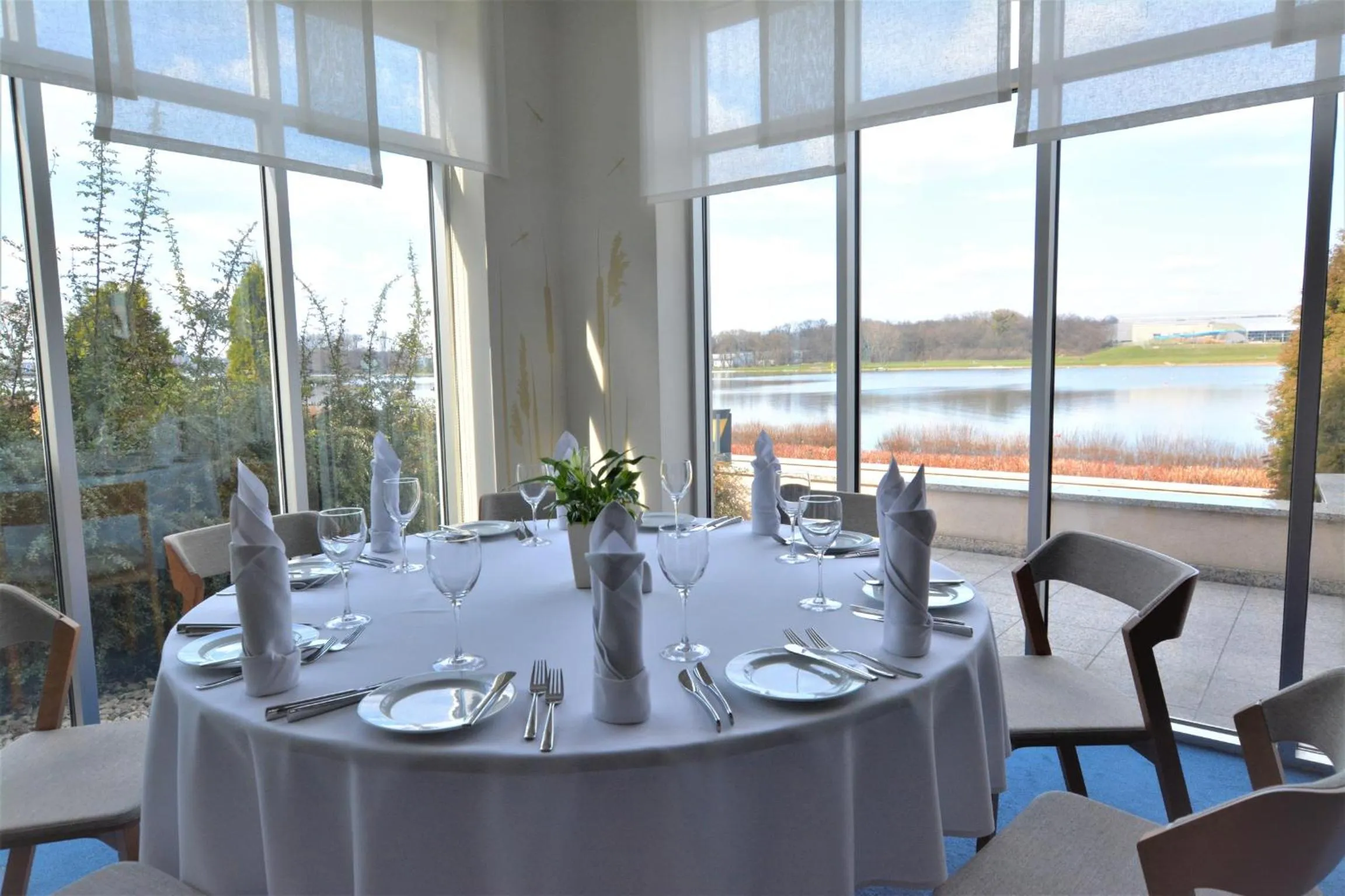 Restaurant/places to eat in Hotel HP Park Poznań Malta