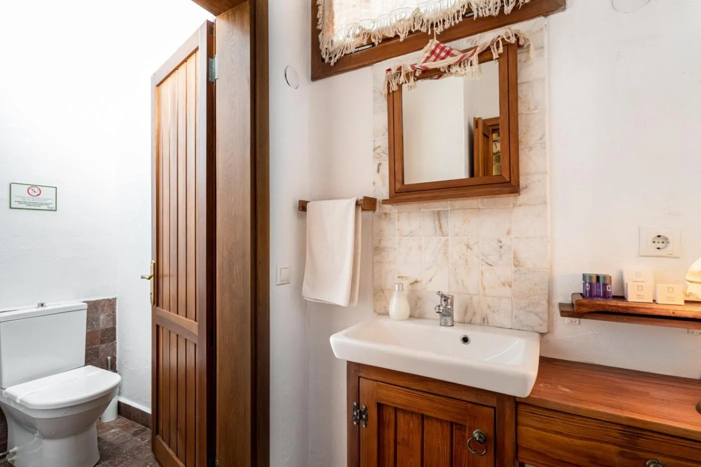 Bathroom in Ephesus Lodge