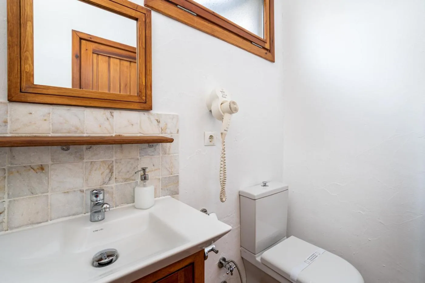 Bathroom in Ephesus Lodge