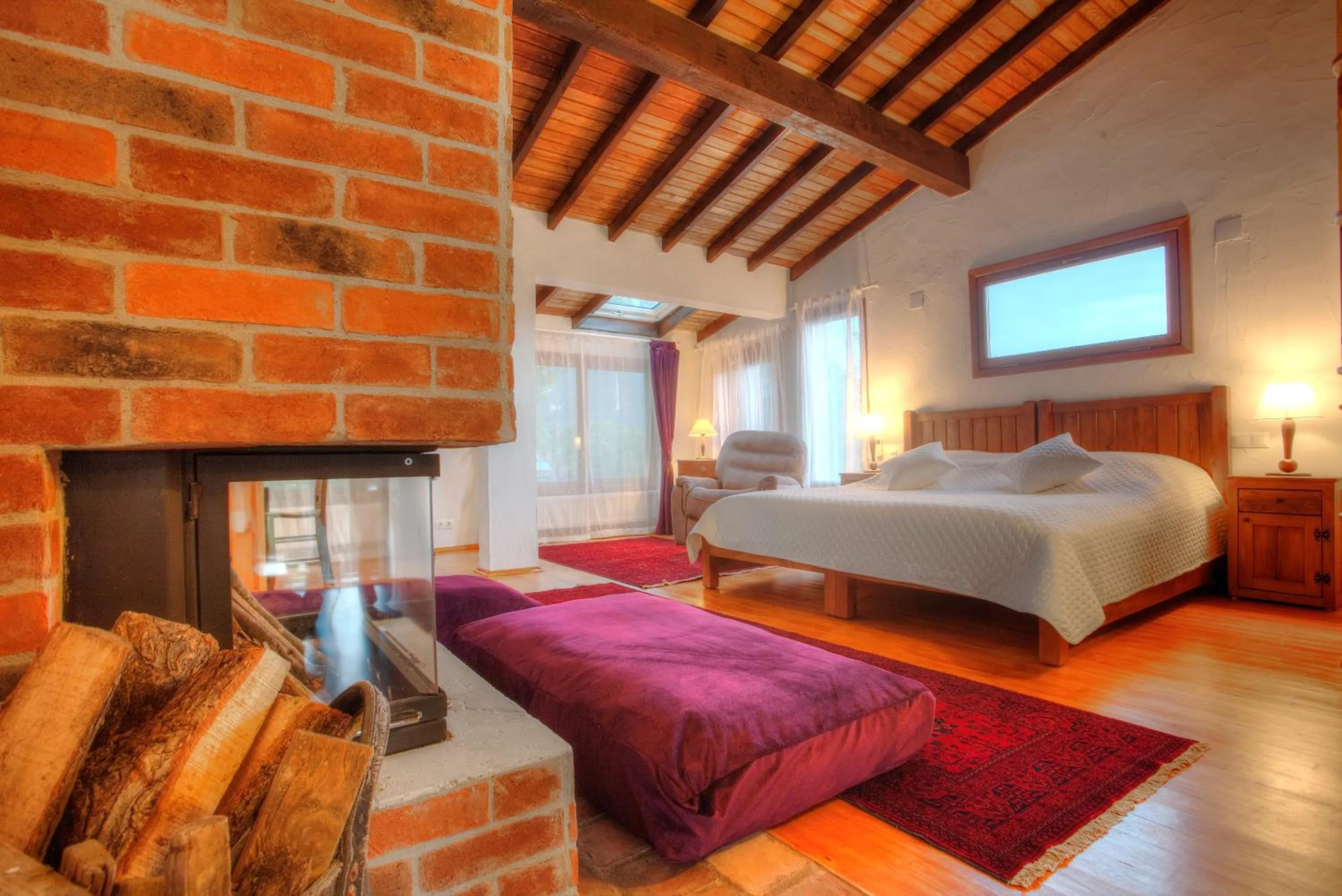 Photo of the whole room, Bed in Ephesus Lodge