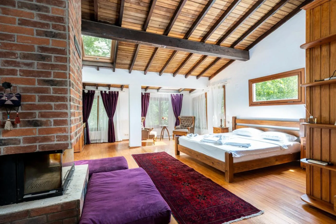 Photo of the whole room, Bed in Ephesus Lodge