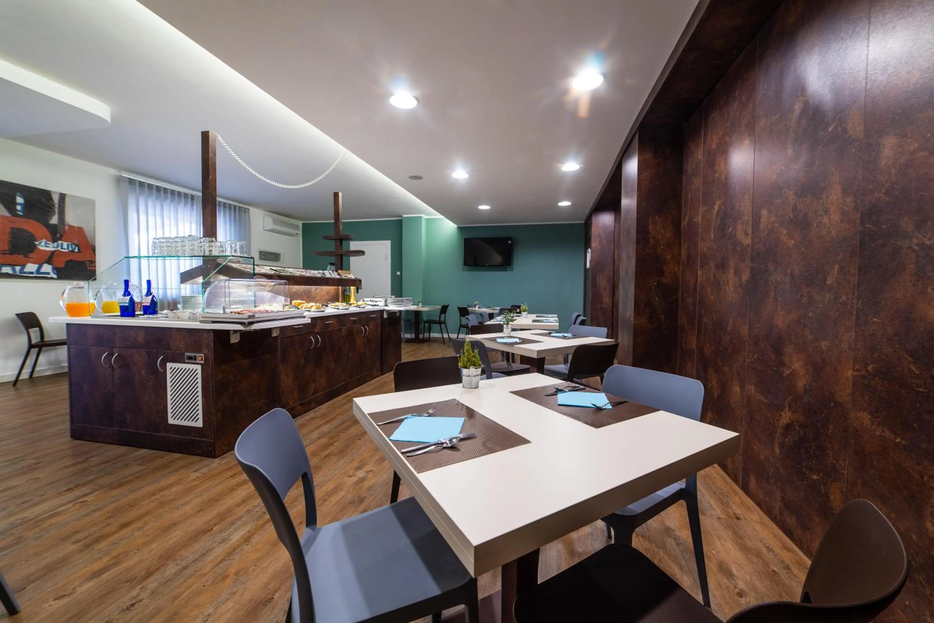 Restaurant/places to eat in Hotel Gardenia