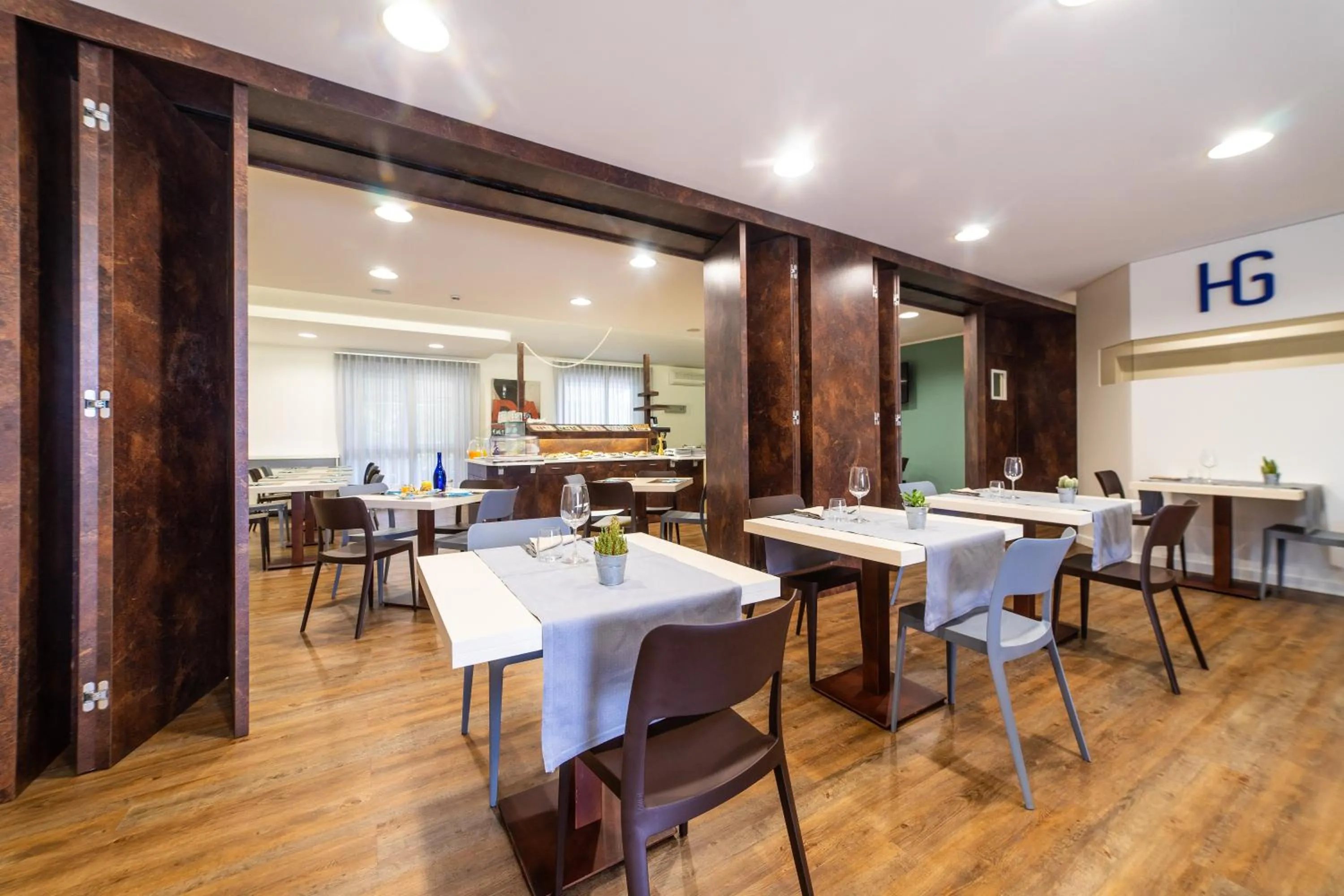 Restaurant/places to eat in Hotel Gardenia