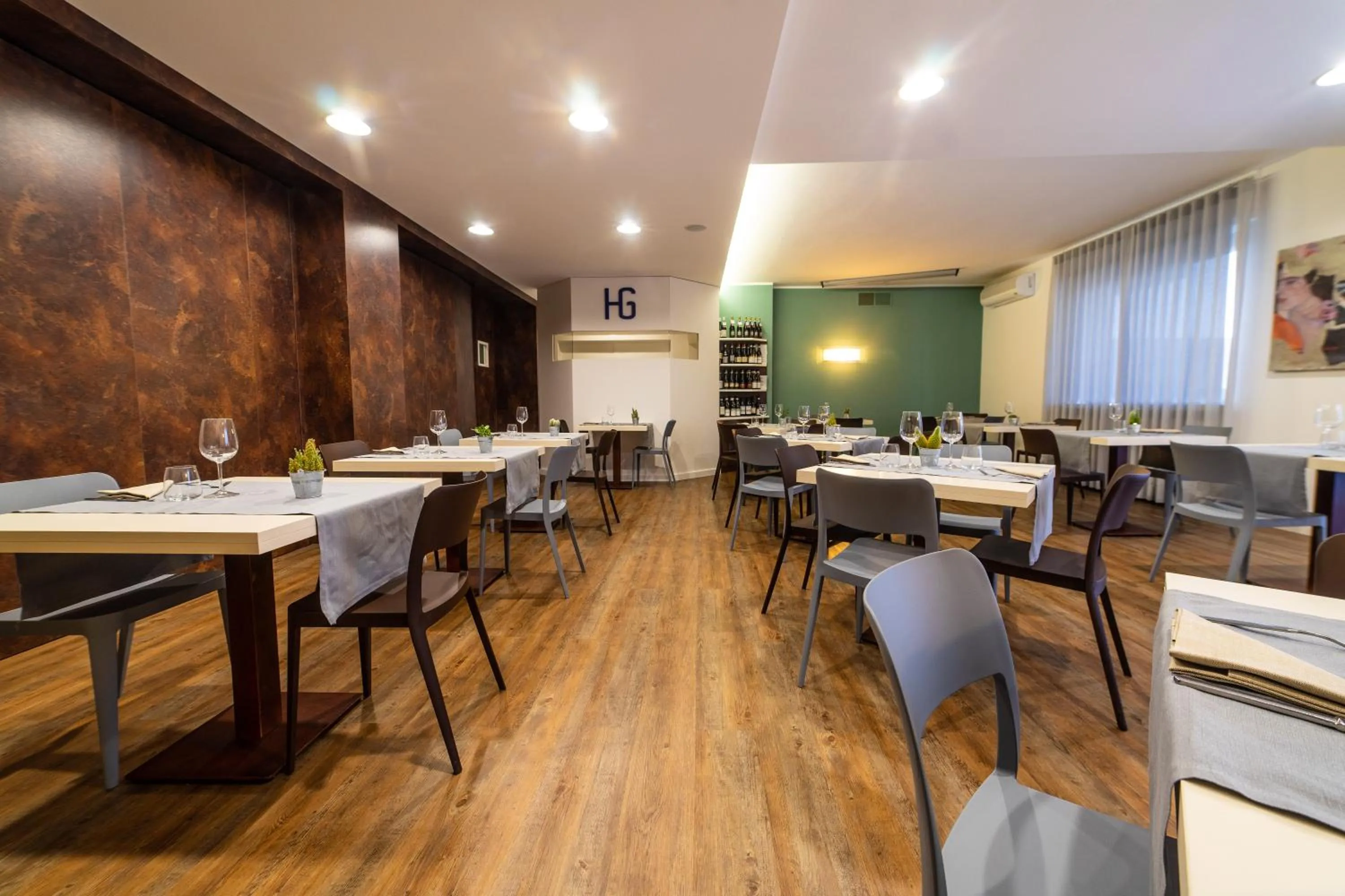 Restaurant/places to eat in Hotel Gardenia