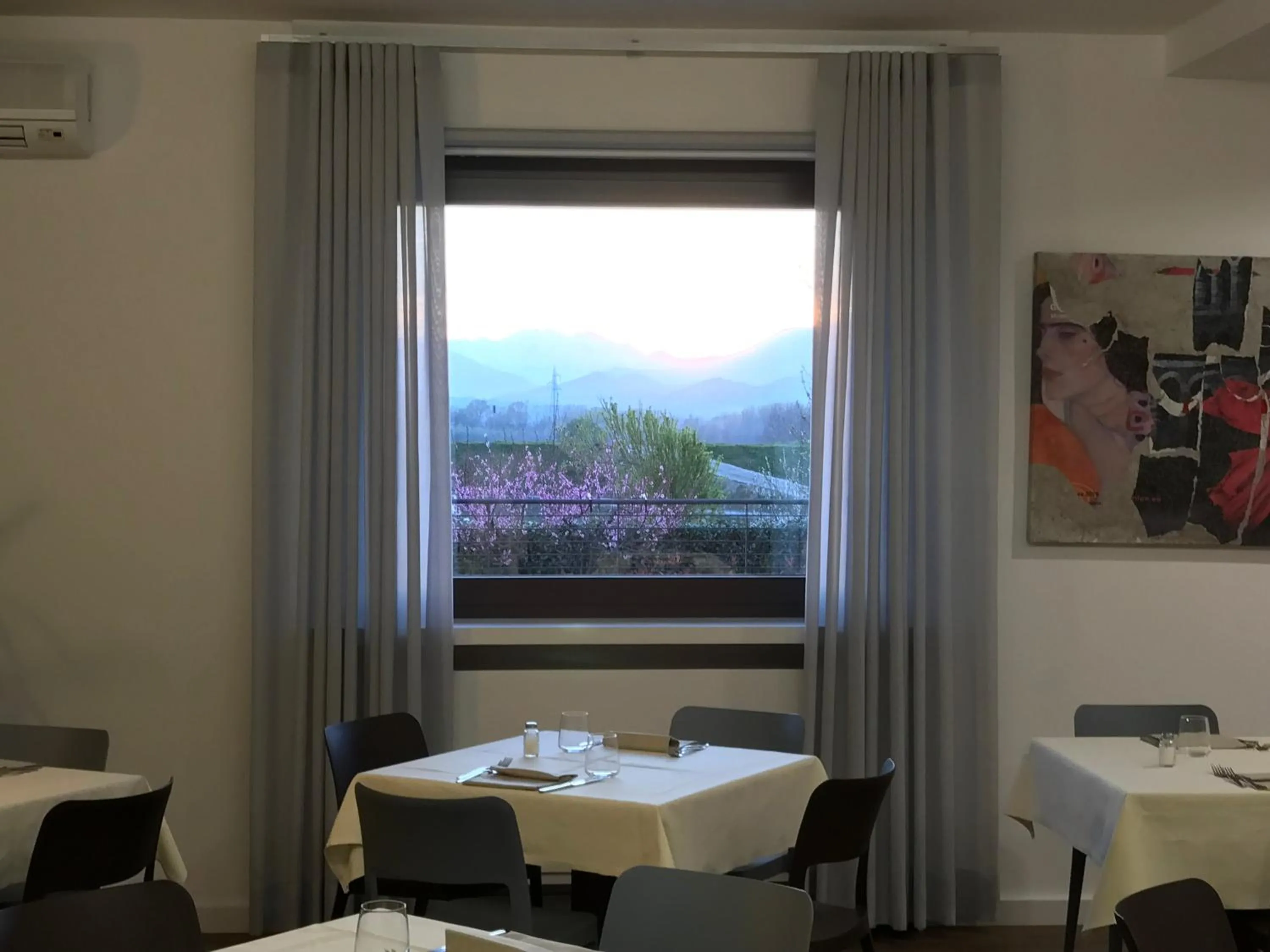 Restaurant/places to eat in Hotel Gardenia