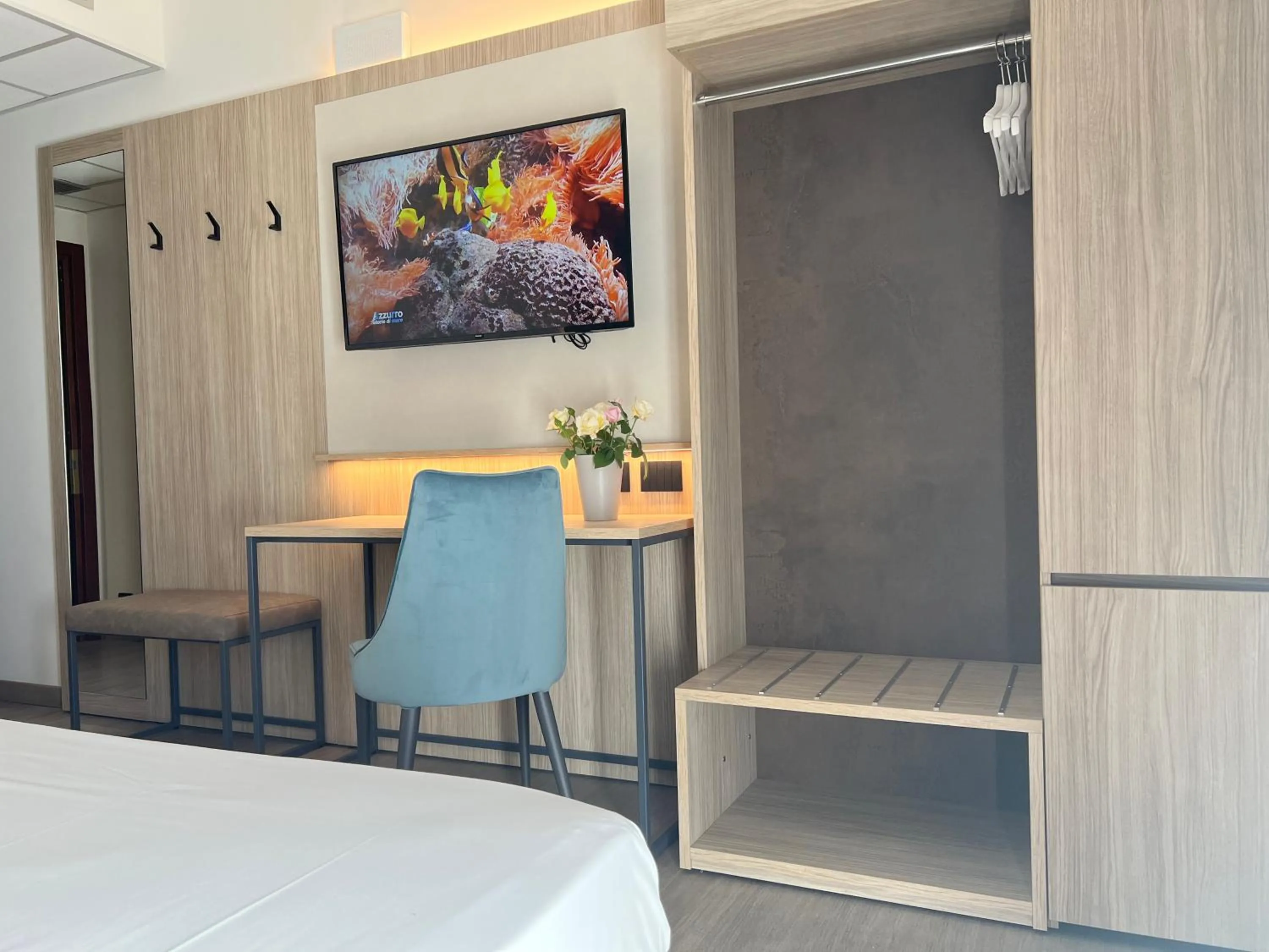 TV and multimedia, Bed in Hotel Gardenia