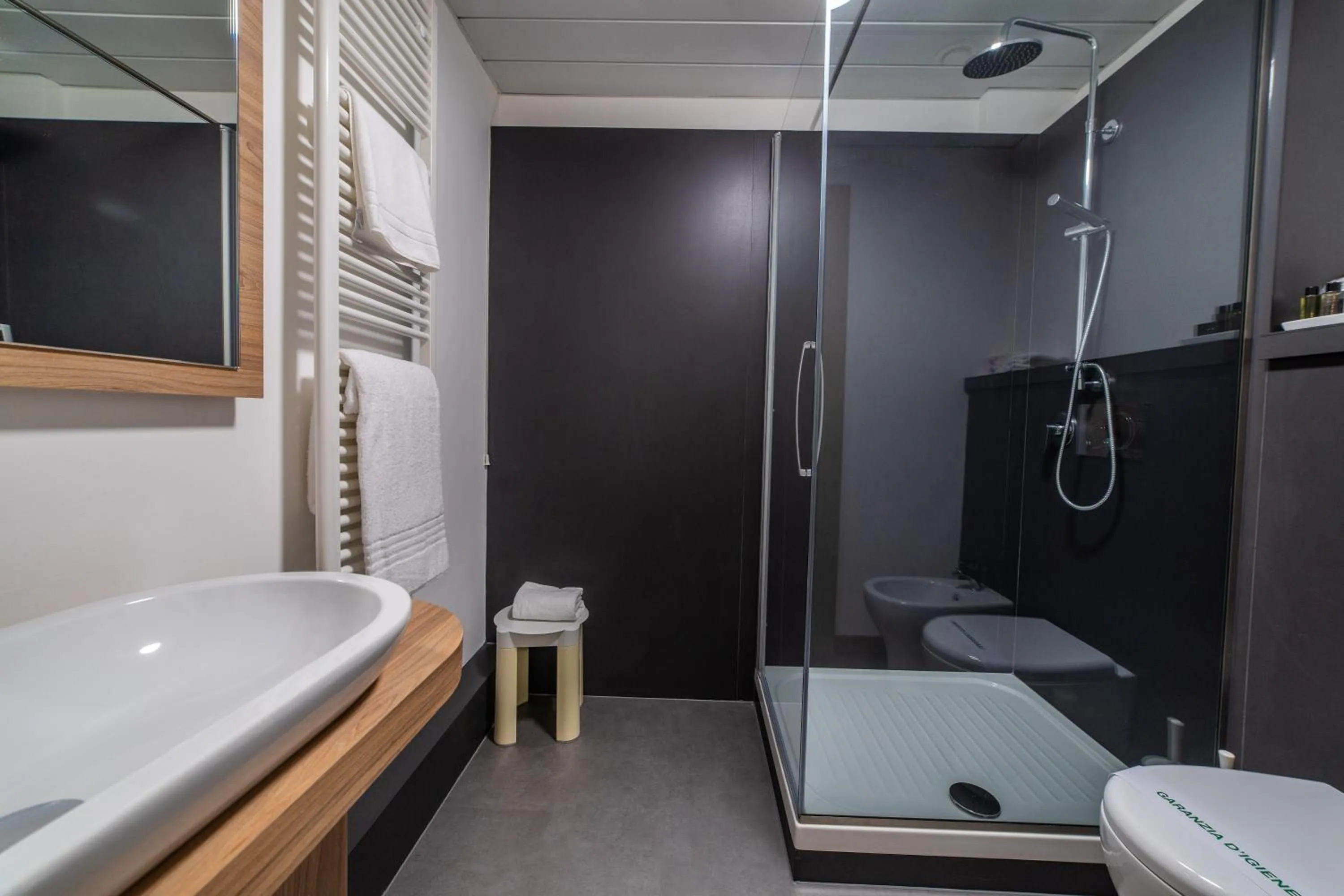 Shower in Hotel Gardenia