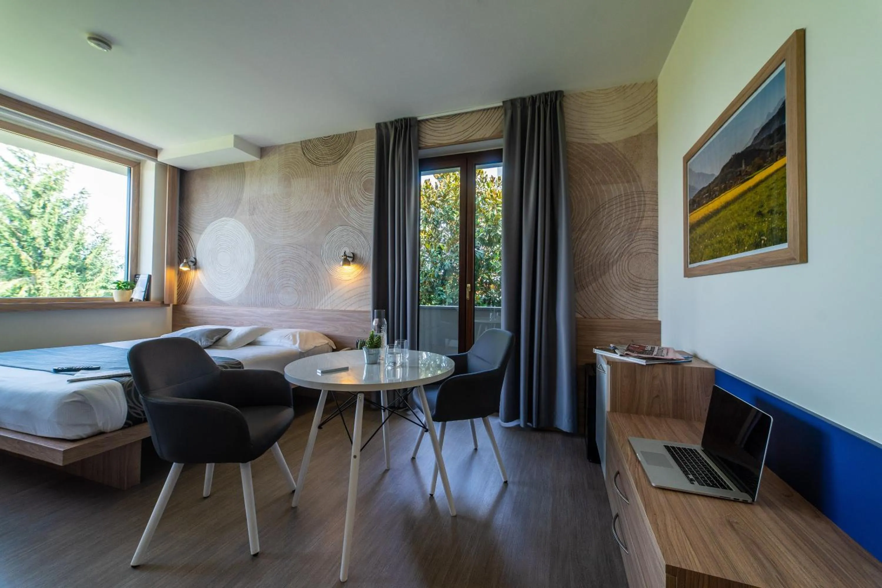 Seating area, Bed in Hotel Gardenia