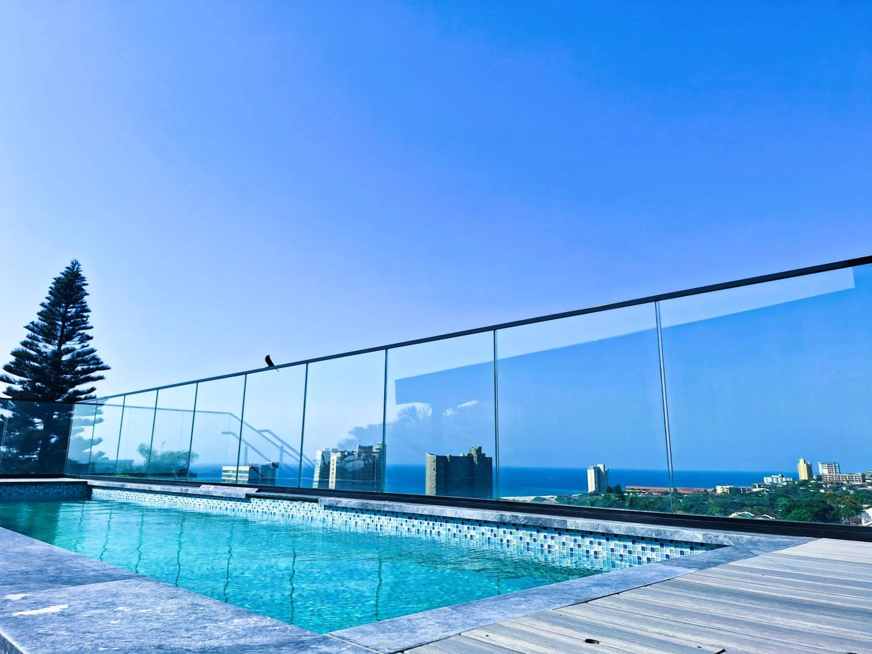 Swimming pool in Zar Hotel