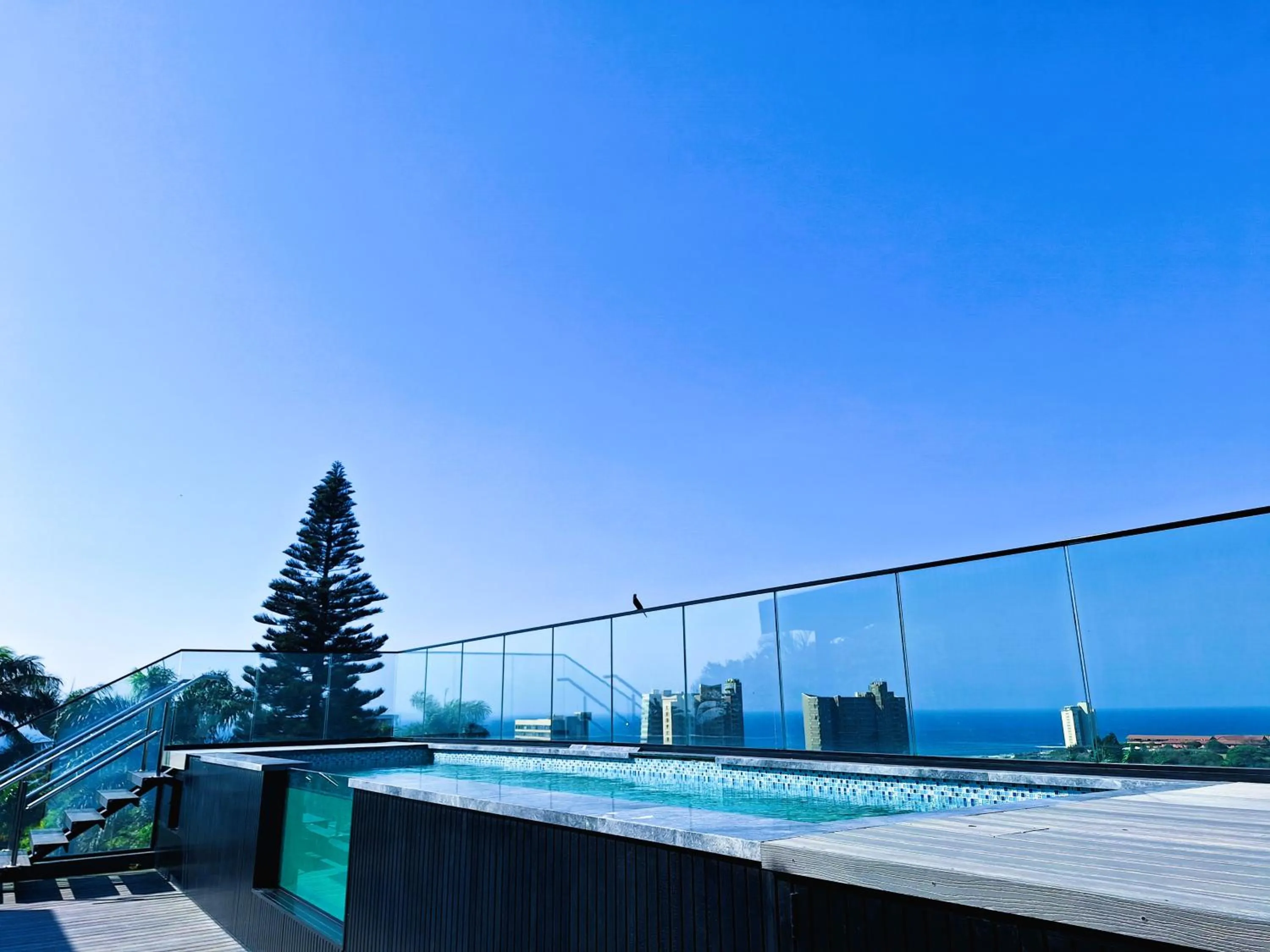 Swimming pool in Zar Hotel