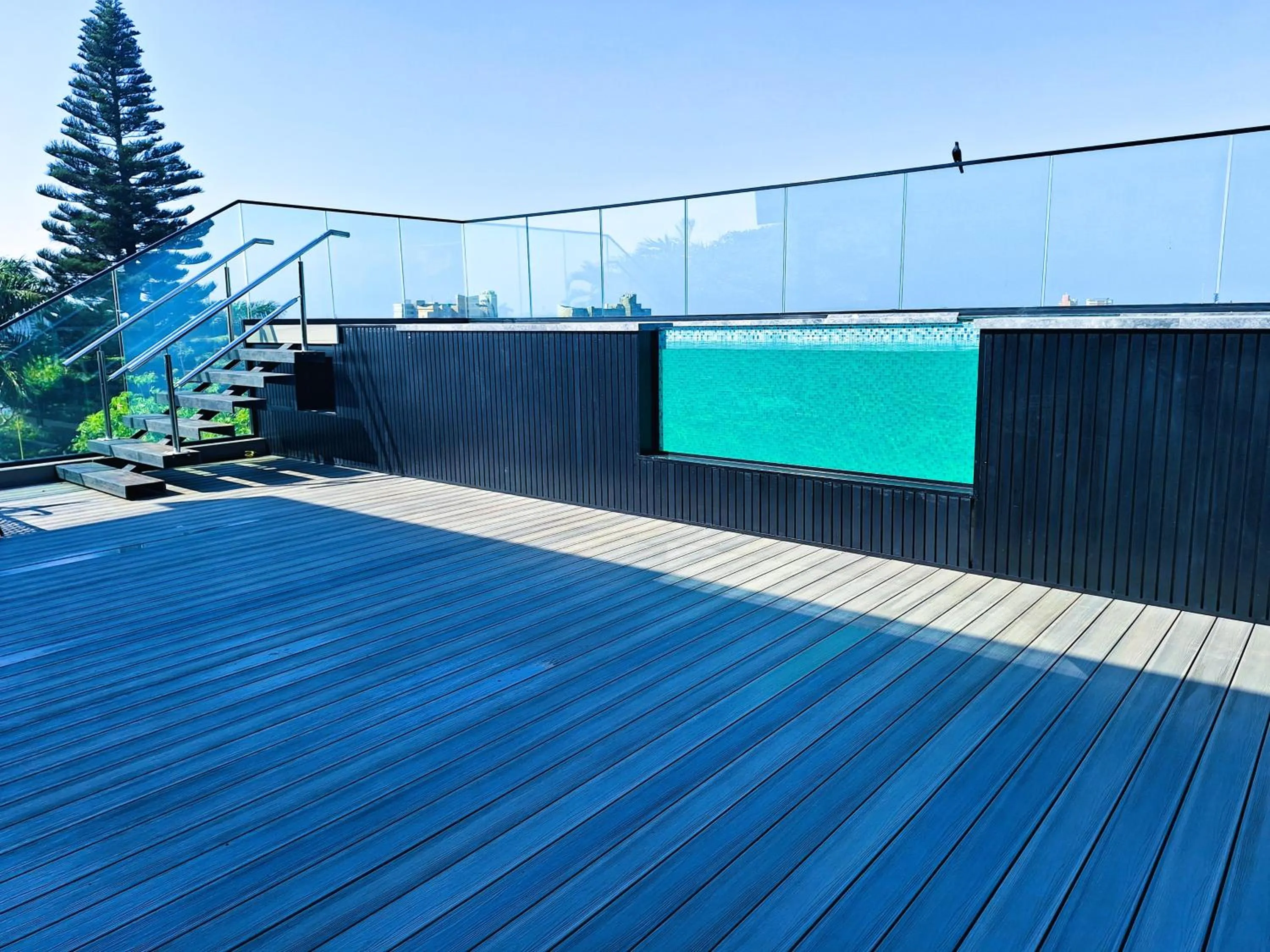 Swimming pool in Zar Hotel