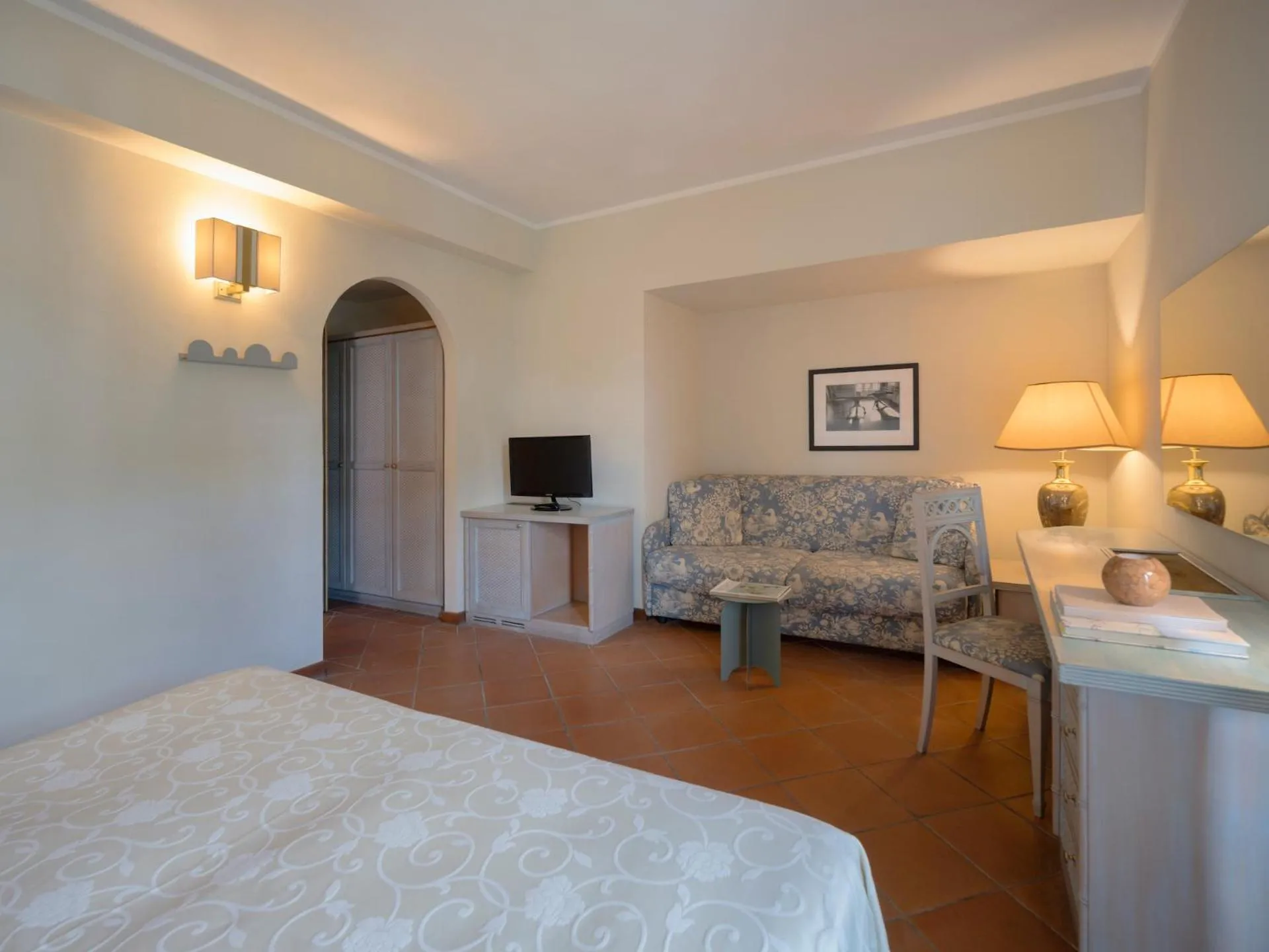furniture, Bed in Hotel Mignon