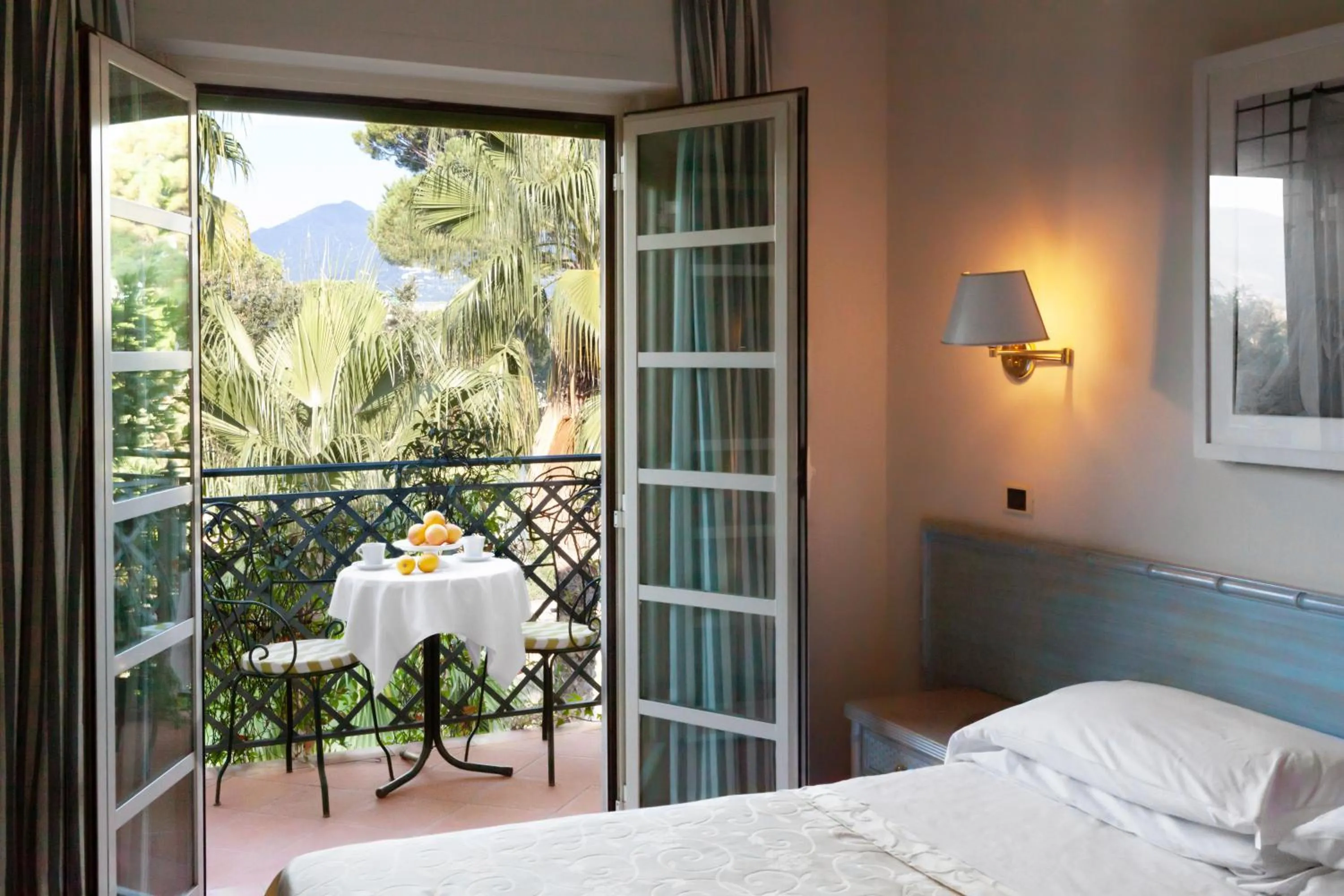 Bed in Hotel Mignon