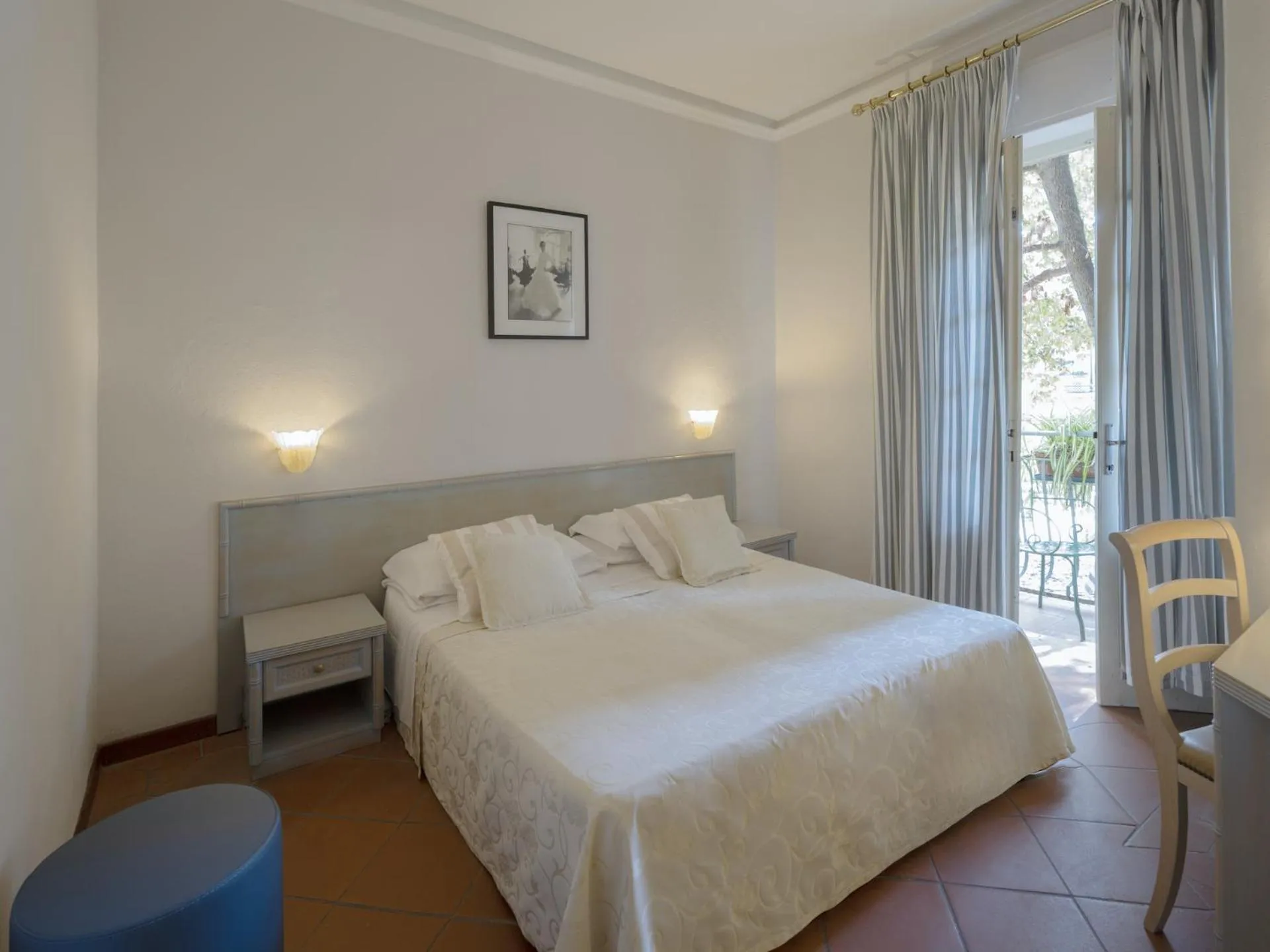 Bed in Hotel Mignon