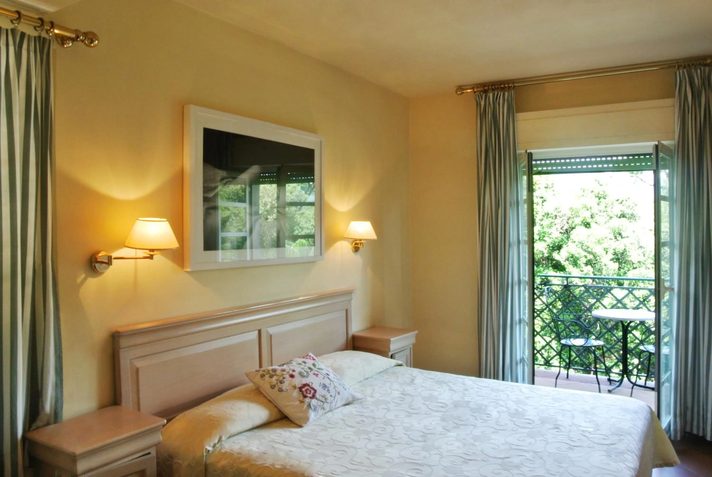 Bed in Hotel Mignon