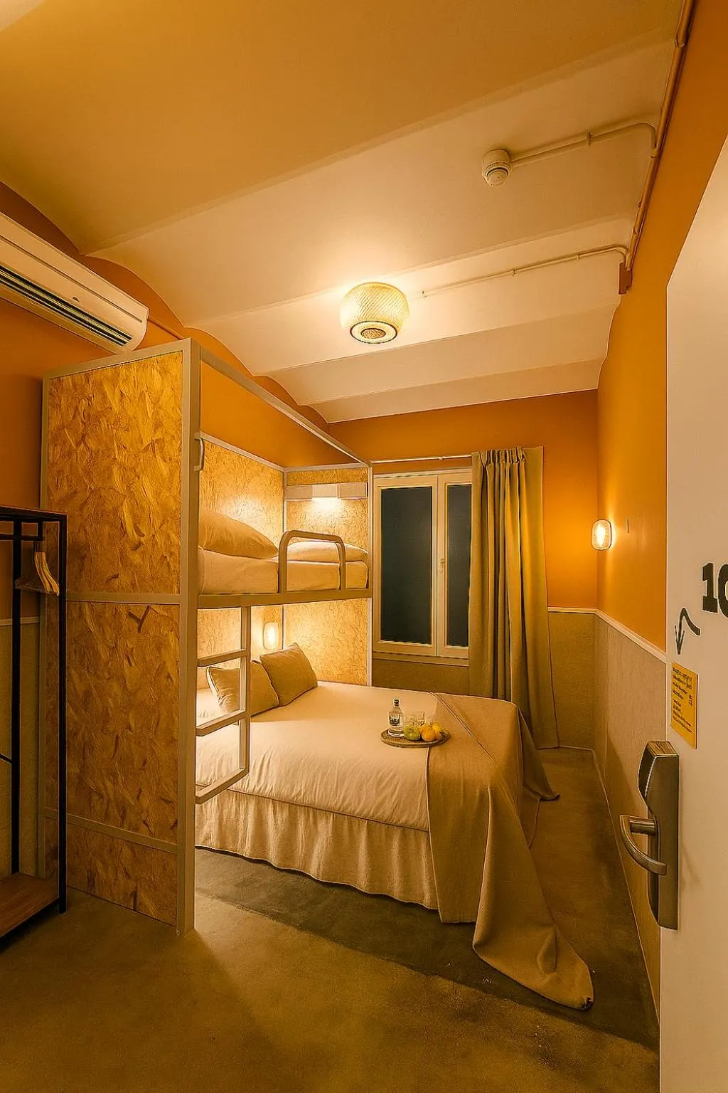 Photo of the whole room, Bed in The Loft House Barcelona