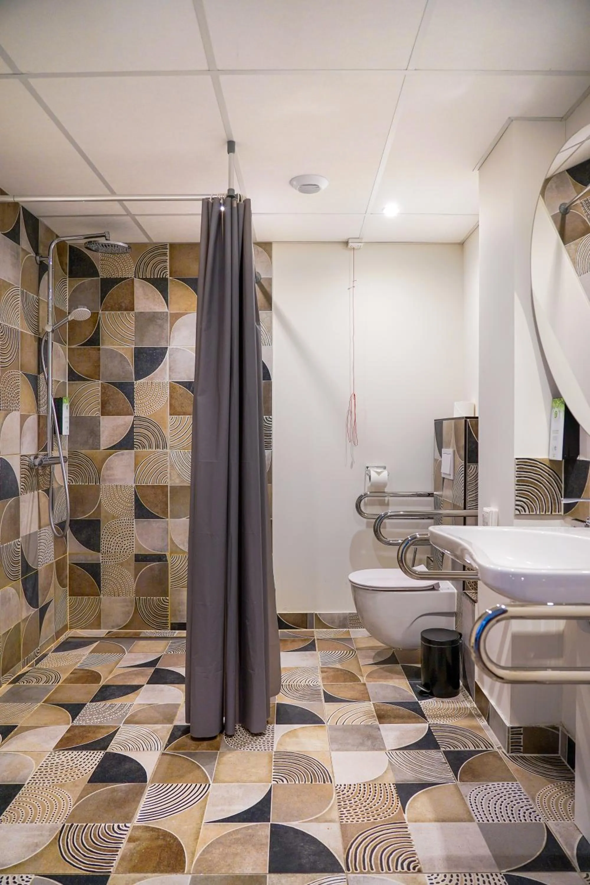 Shower in Hotel Convictus Cracovia for business & travellers
