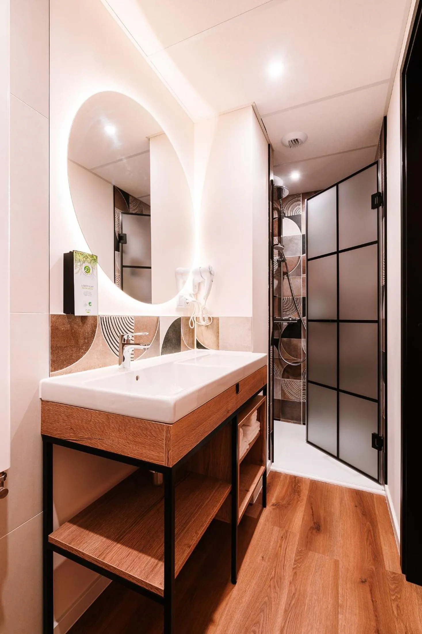 Shower, Bed in Hotel Convictus Cracovia for business & travellers