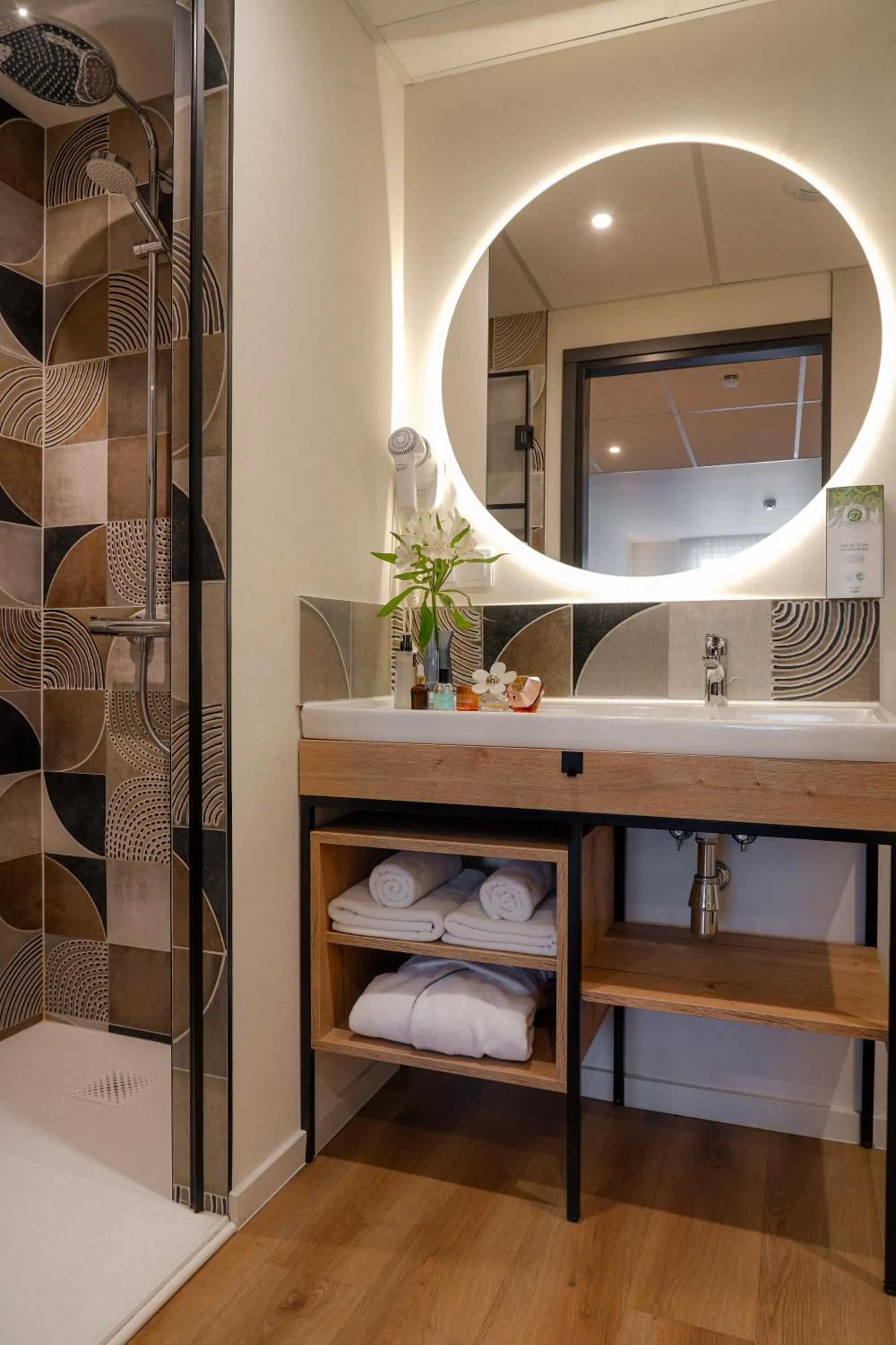 Shower in Hotel Convictus Cracovia for business & travellers