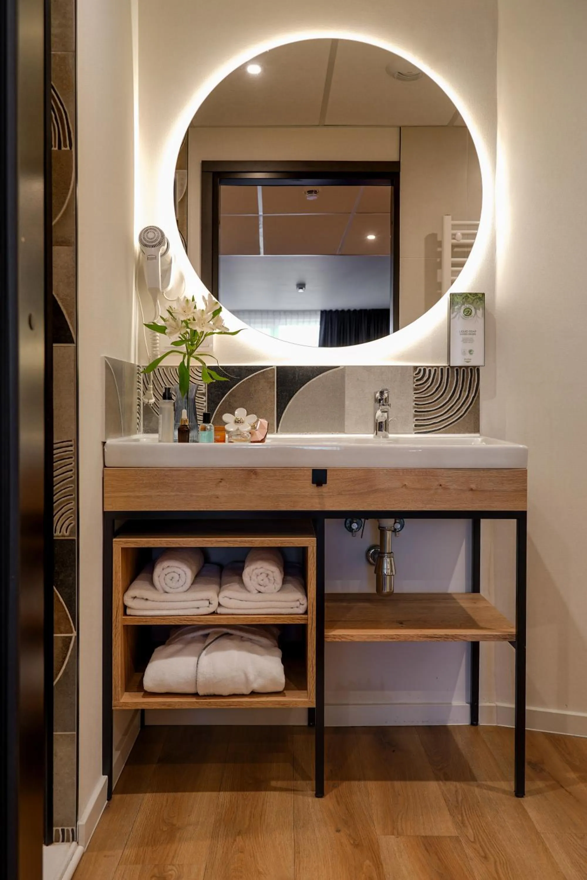 Shower in Hotel Convictus Cracovia for business & travellers