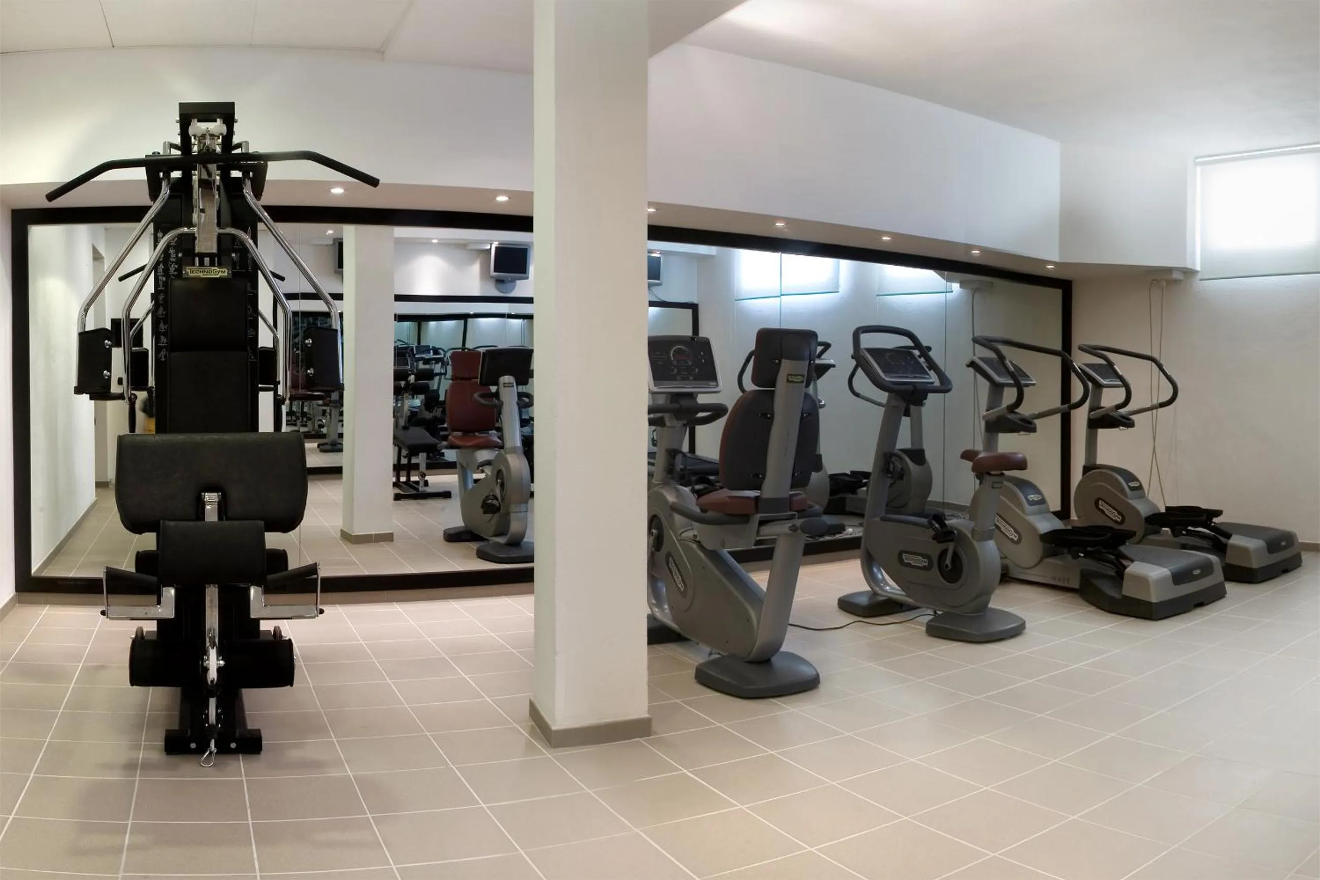 Fitness centre/facilities in AHR Baja Hotel & Spa Cannigione