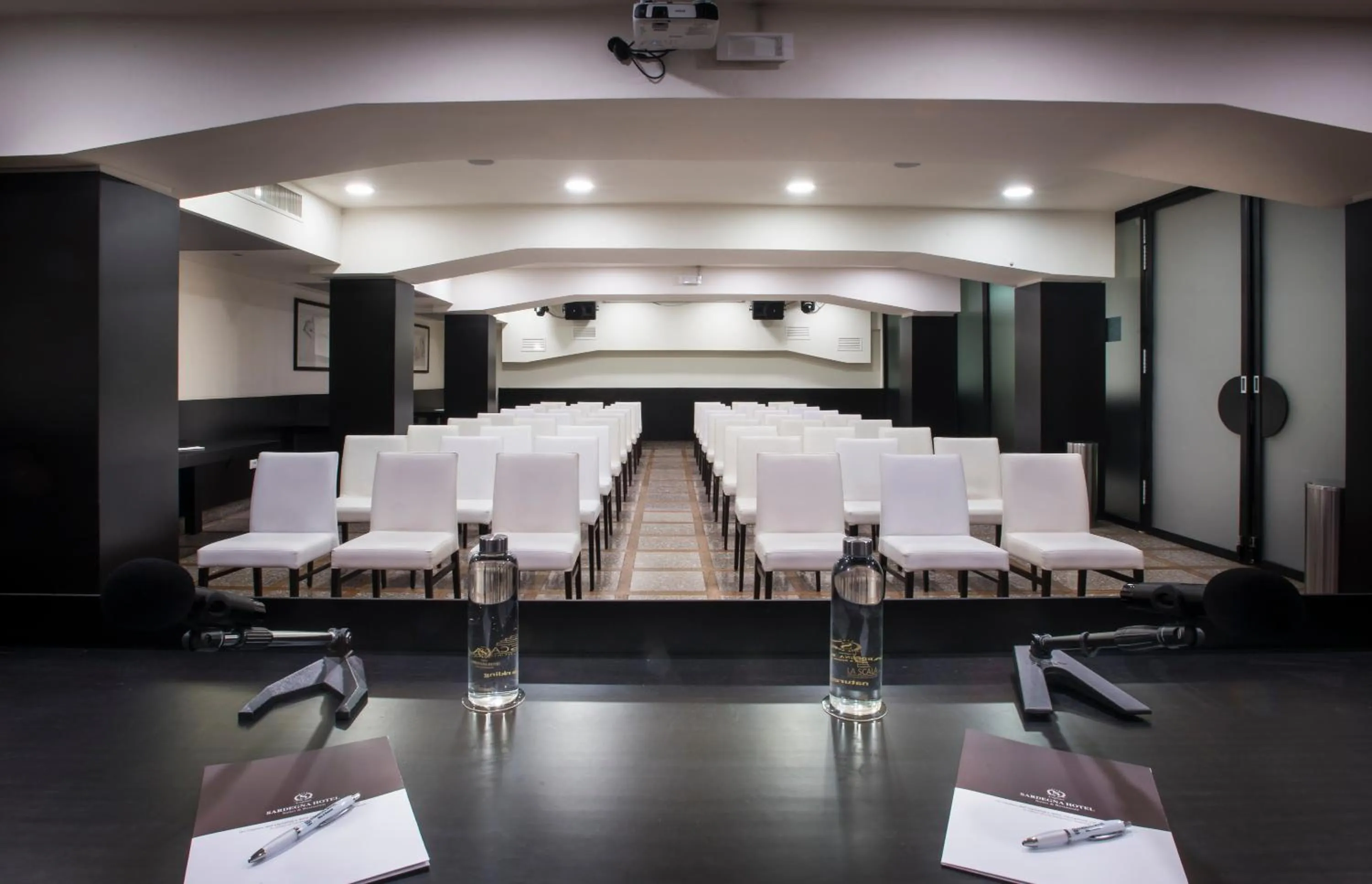 Seating area in Sardegna Hotel - Suites & Restaurant