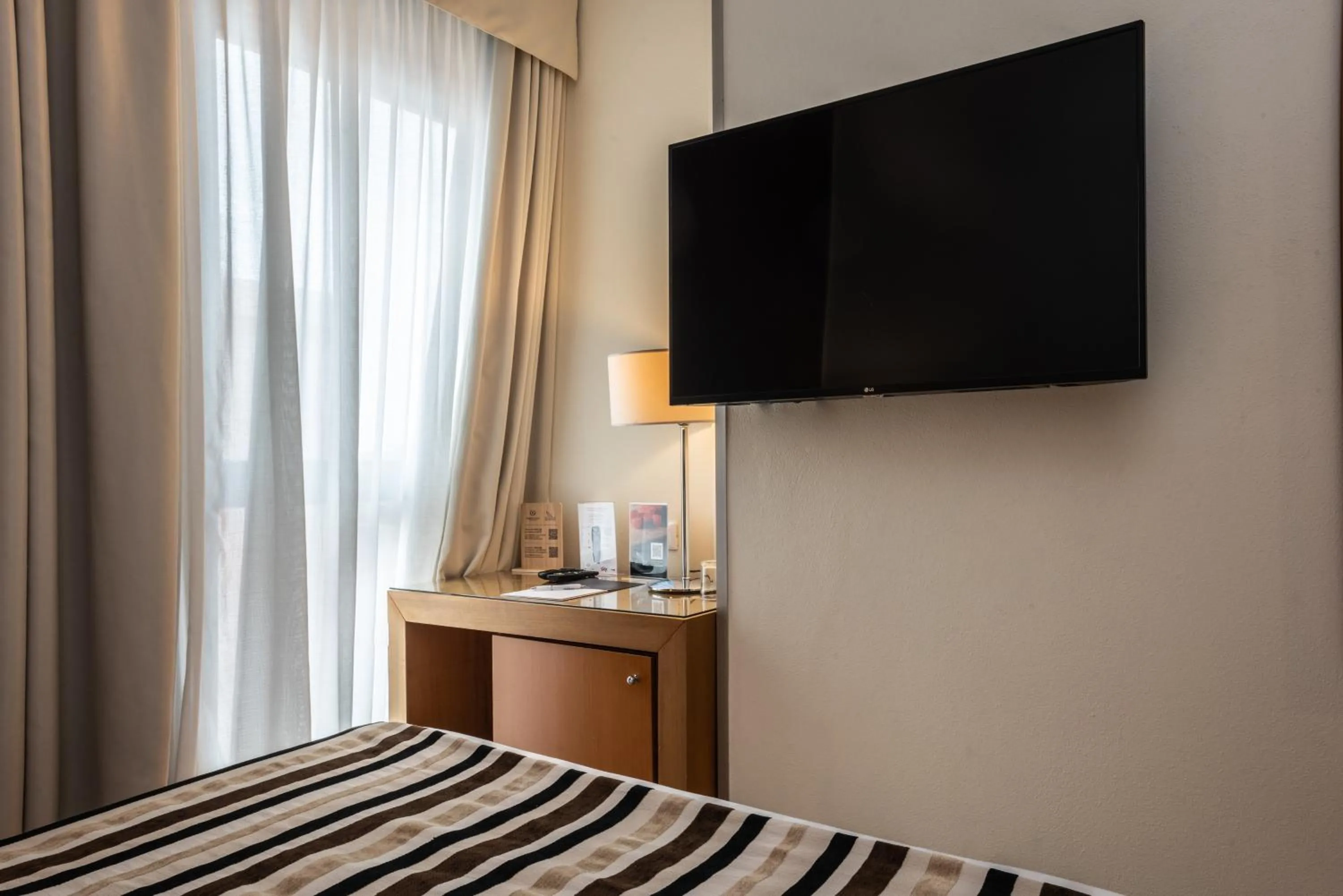 TV and multimedia, Bed in Sardegna Hotel - Suites & Restaurant