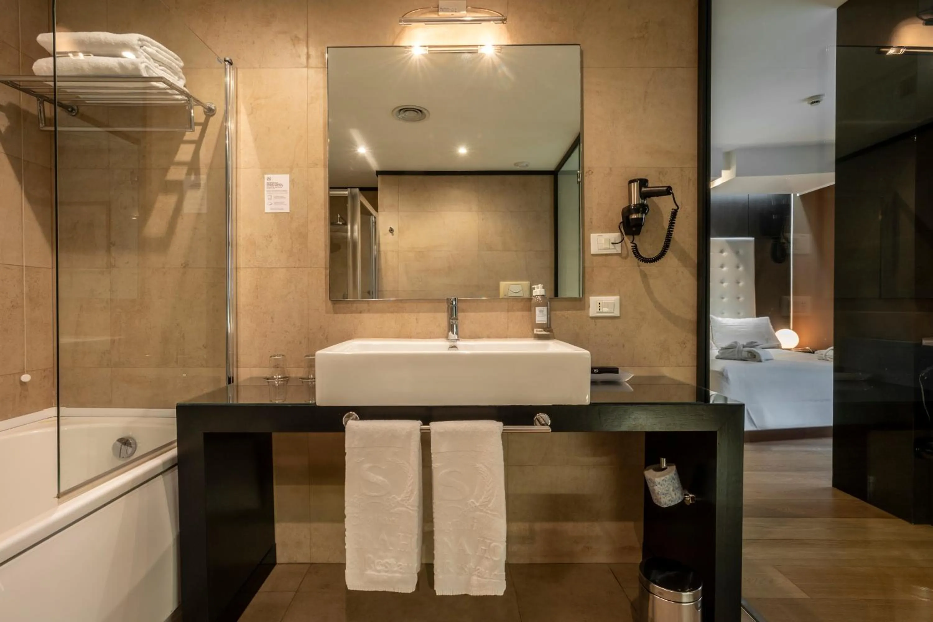 Shower in Sardegna Hotel - Suites & Restaurant
