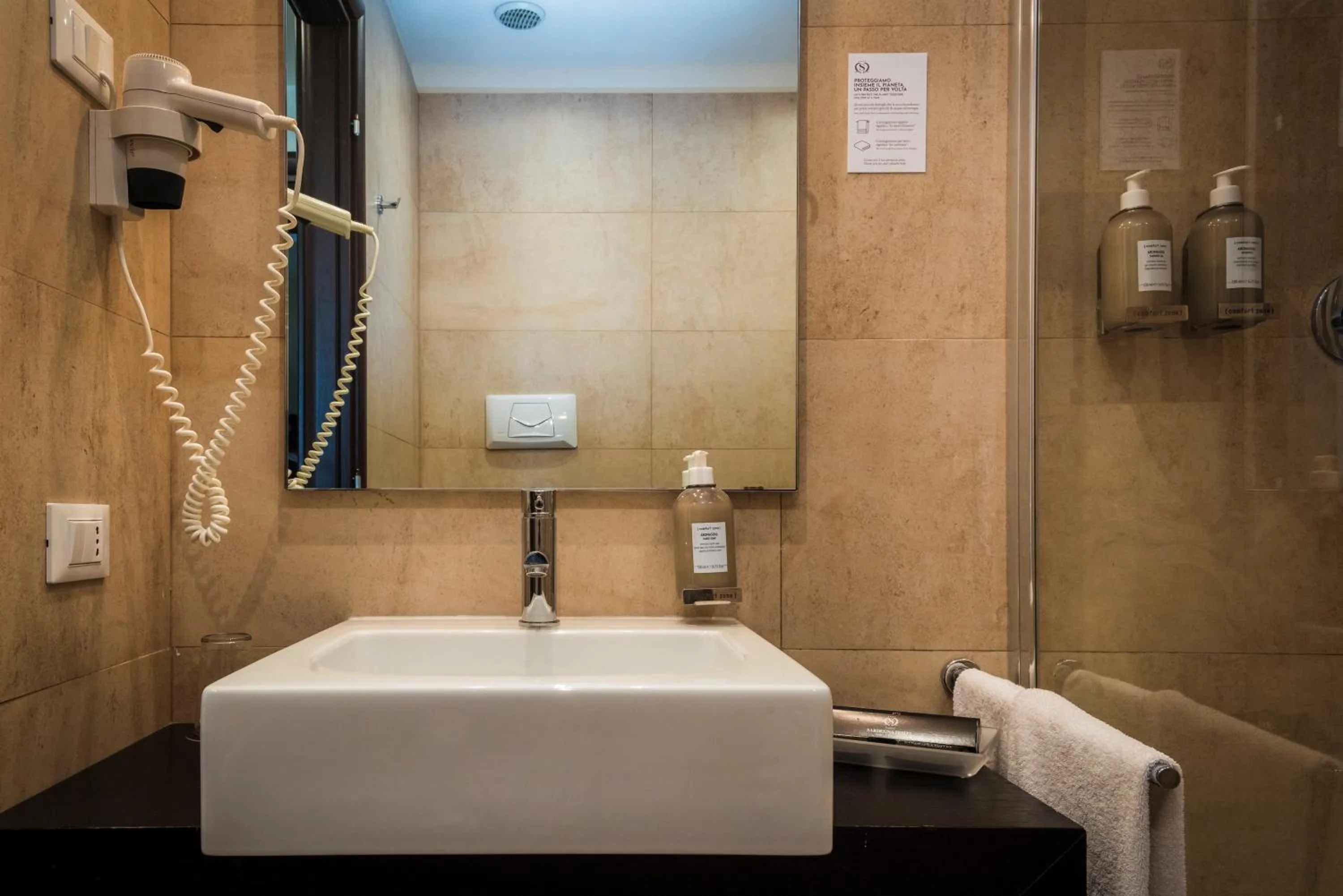 Bathroom in Sardegna Hotel - Suites & Restaurant