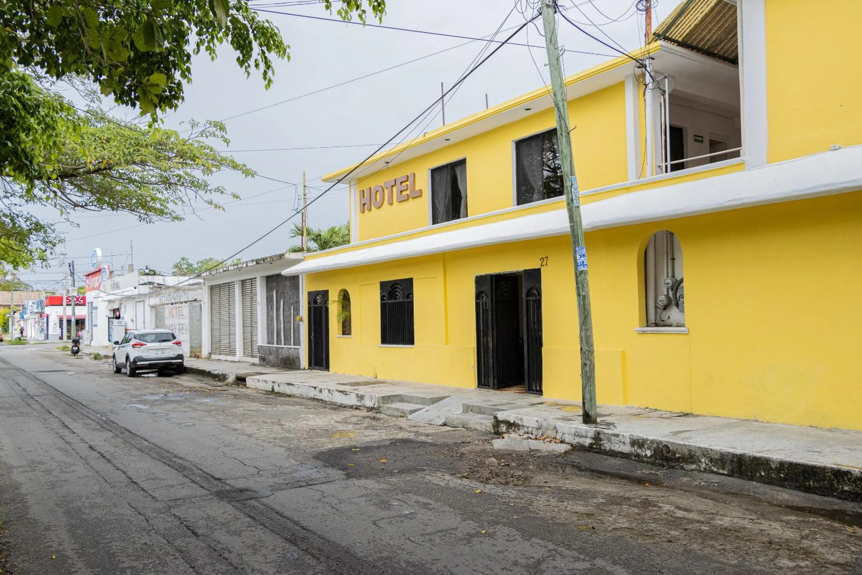 Facade/entrance in OYO Hotel Marías,Aeropuerto Internacional de Chetumal